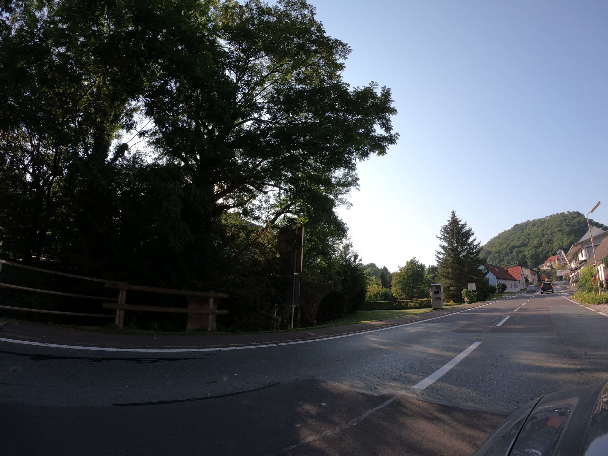 Street view near Landhaus Hindenburg, Bad Gleichenberg — © richlv (CC BY-SA · Mapillary)