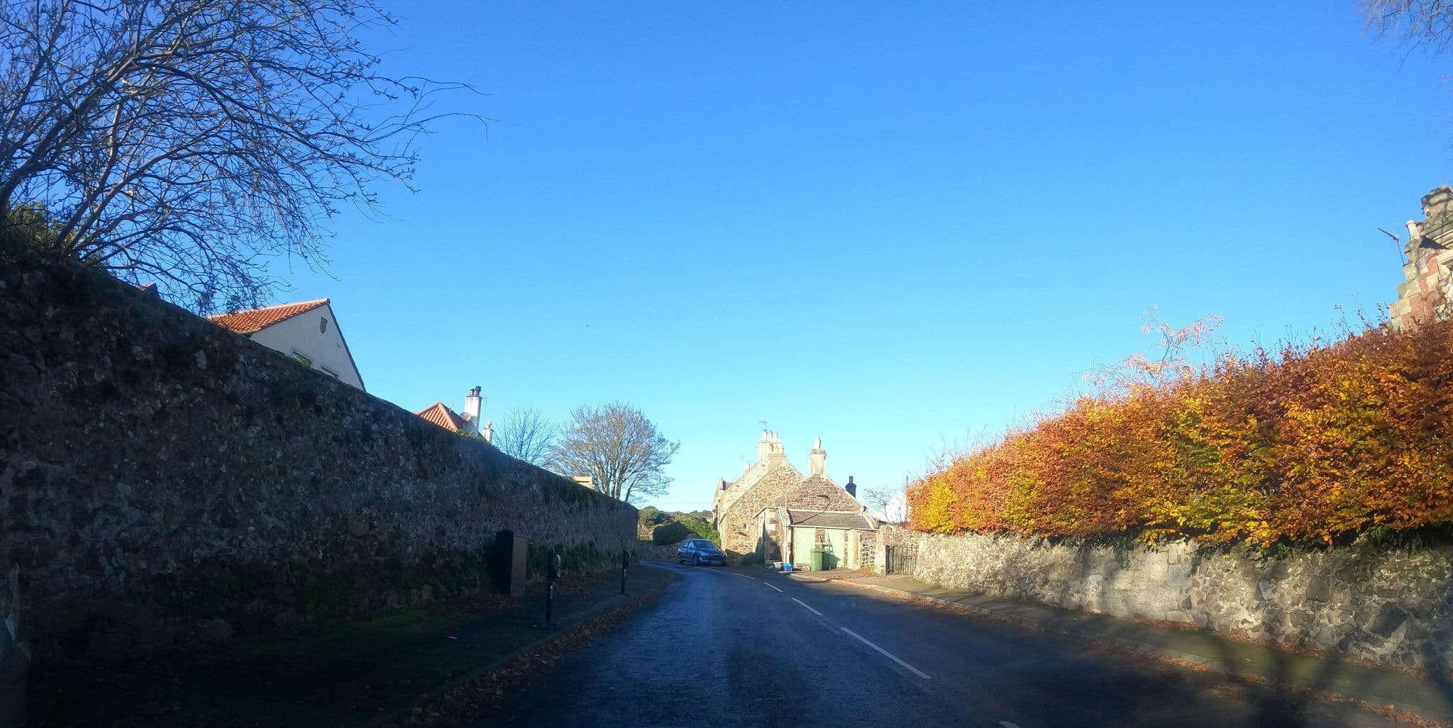 Street view near Redroofs, East Linton — © hobgoblin (CC BY-SA · Mapillary)