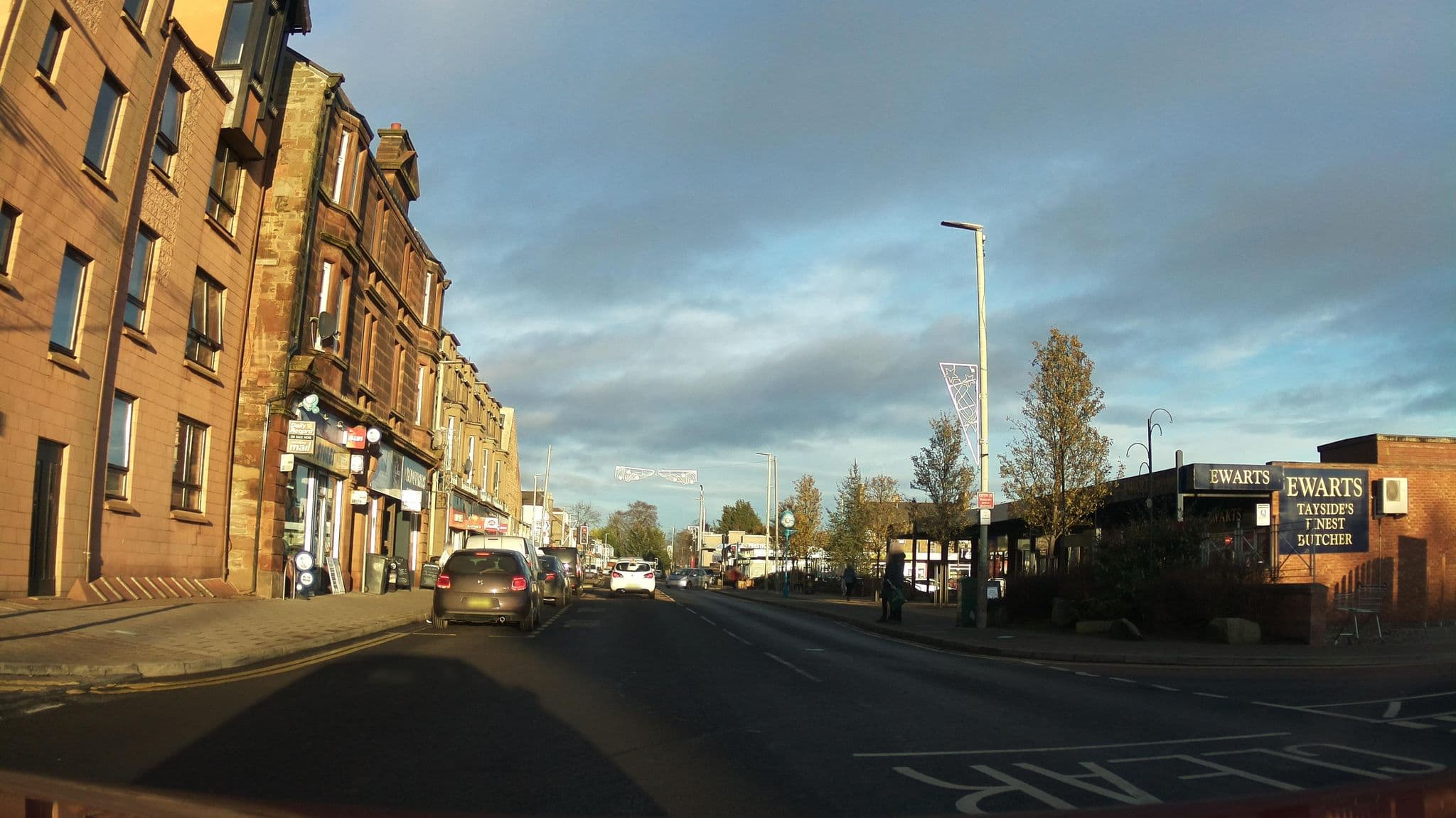 Street view near The Old Royal Inn, Monifieth — © southglos (CC BY-SA · Mapillary)