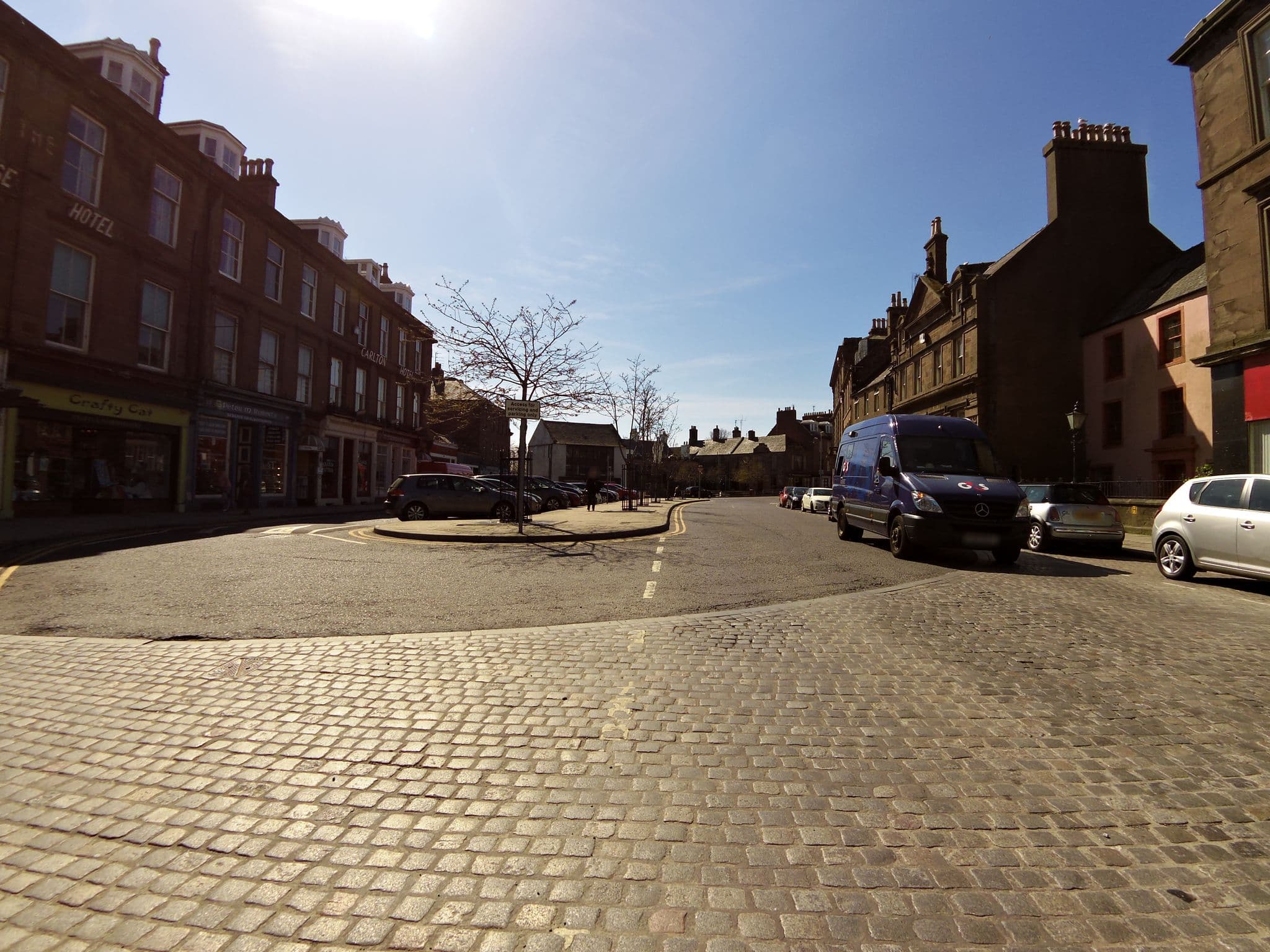Street view near The Carlton Hotel, Montrose — © smsm1 (CC BY-SA · Mapillary)