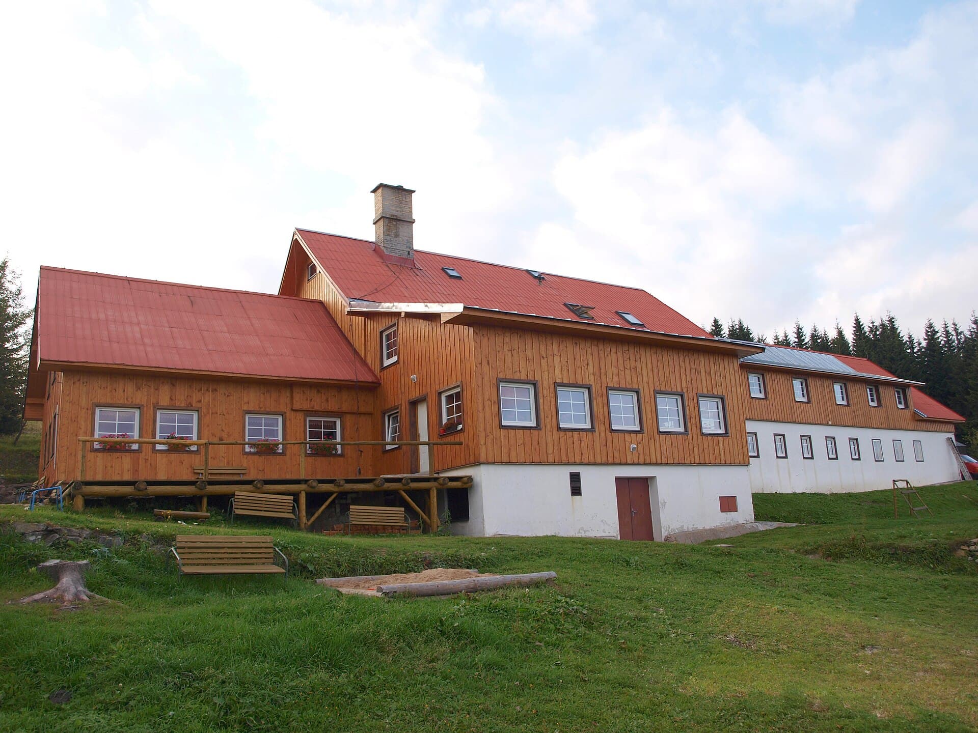 Vebrovy boudy (via Wikimedia Commons, CC BY-SA 3.0)