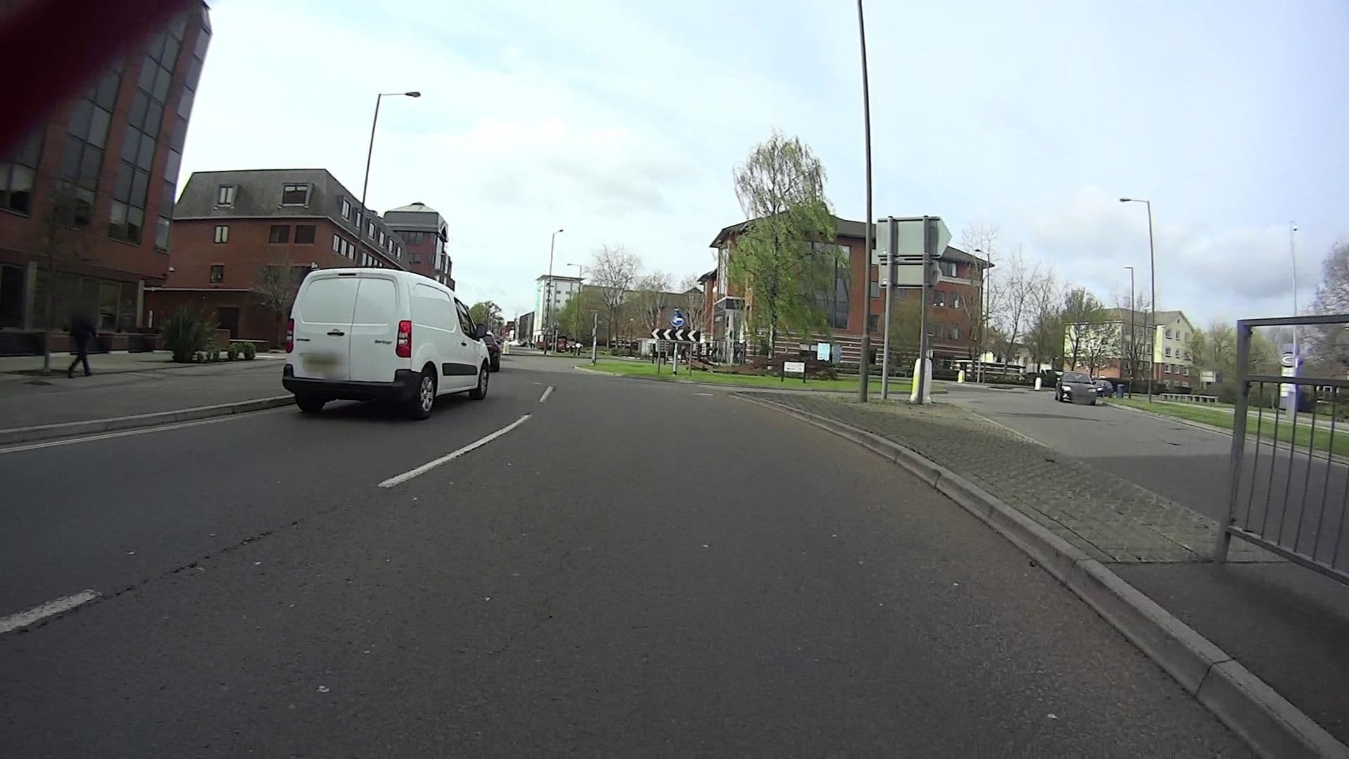 Street view near Draycott Hotel, Crawley — © daveemtb (CC BY-SA · Mapillary)