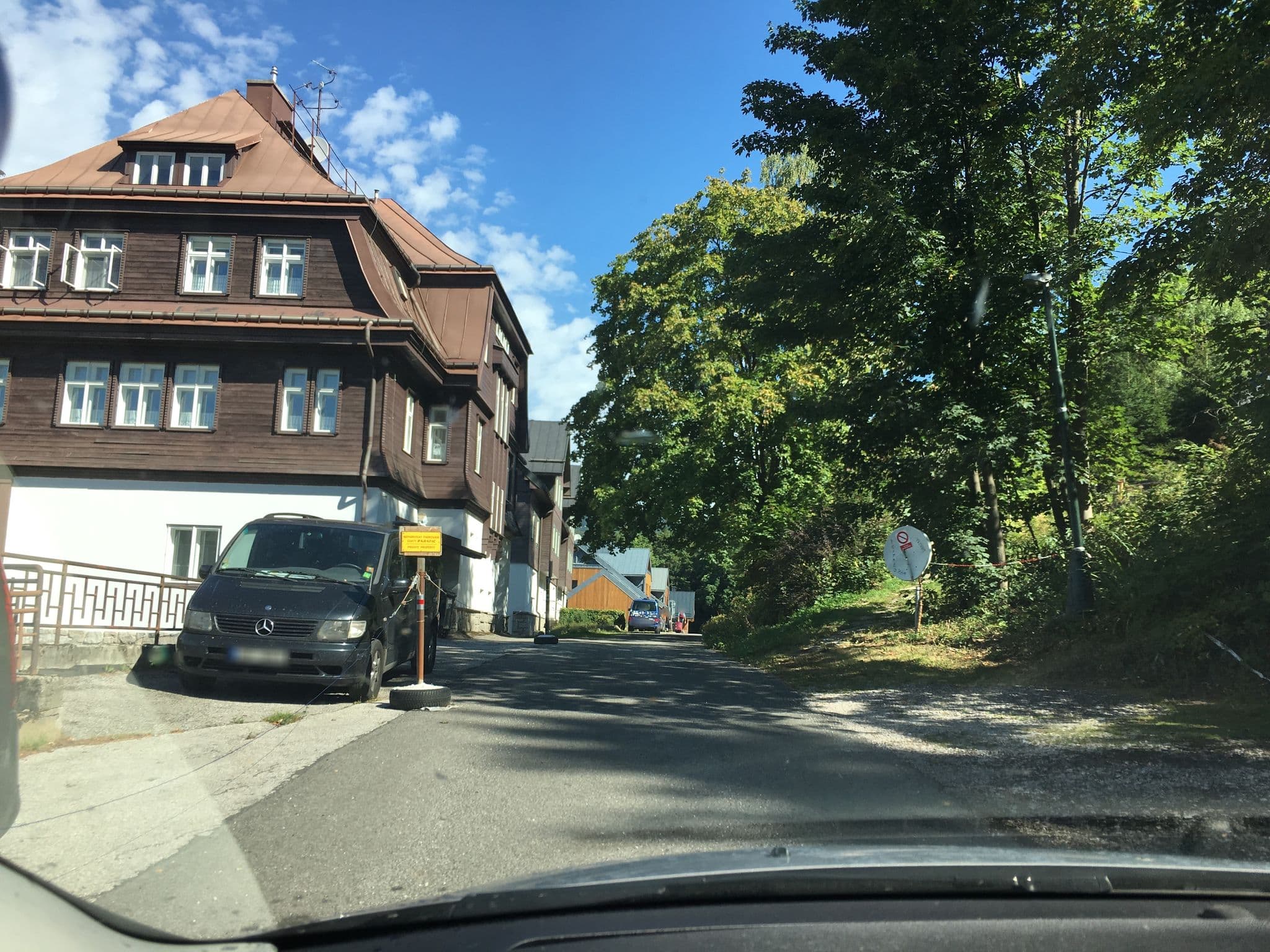 Street view near Pestalozza, Špindlerův Mlýn