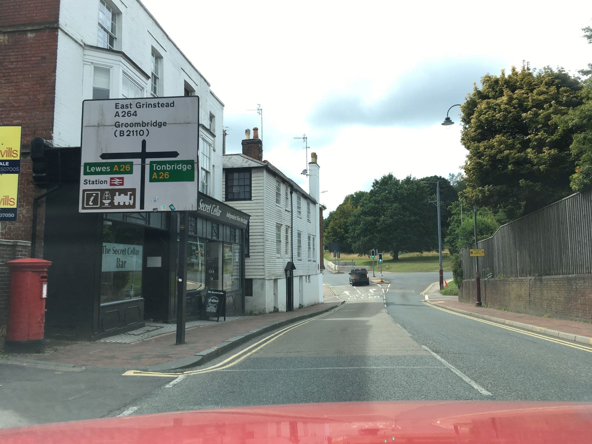 Street view near The Lancers Bed & Breakfast, Royal Tunbridge Wells — © southglos (CC BY-SA · Mapillary)