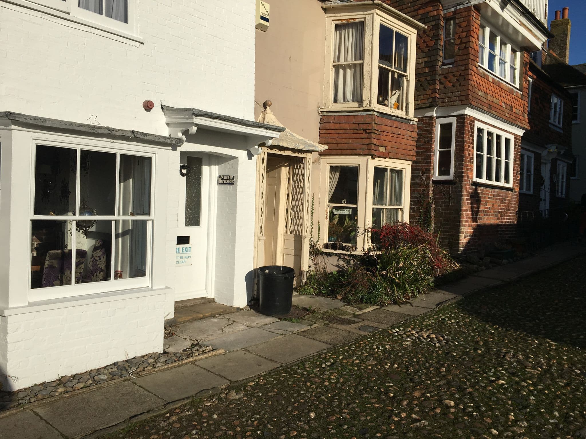 Street view near The Hope Anchor Hotel Rye (England), Rye — © nigeorwell (CC BY-SA · Mapillary)