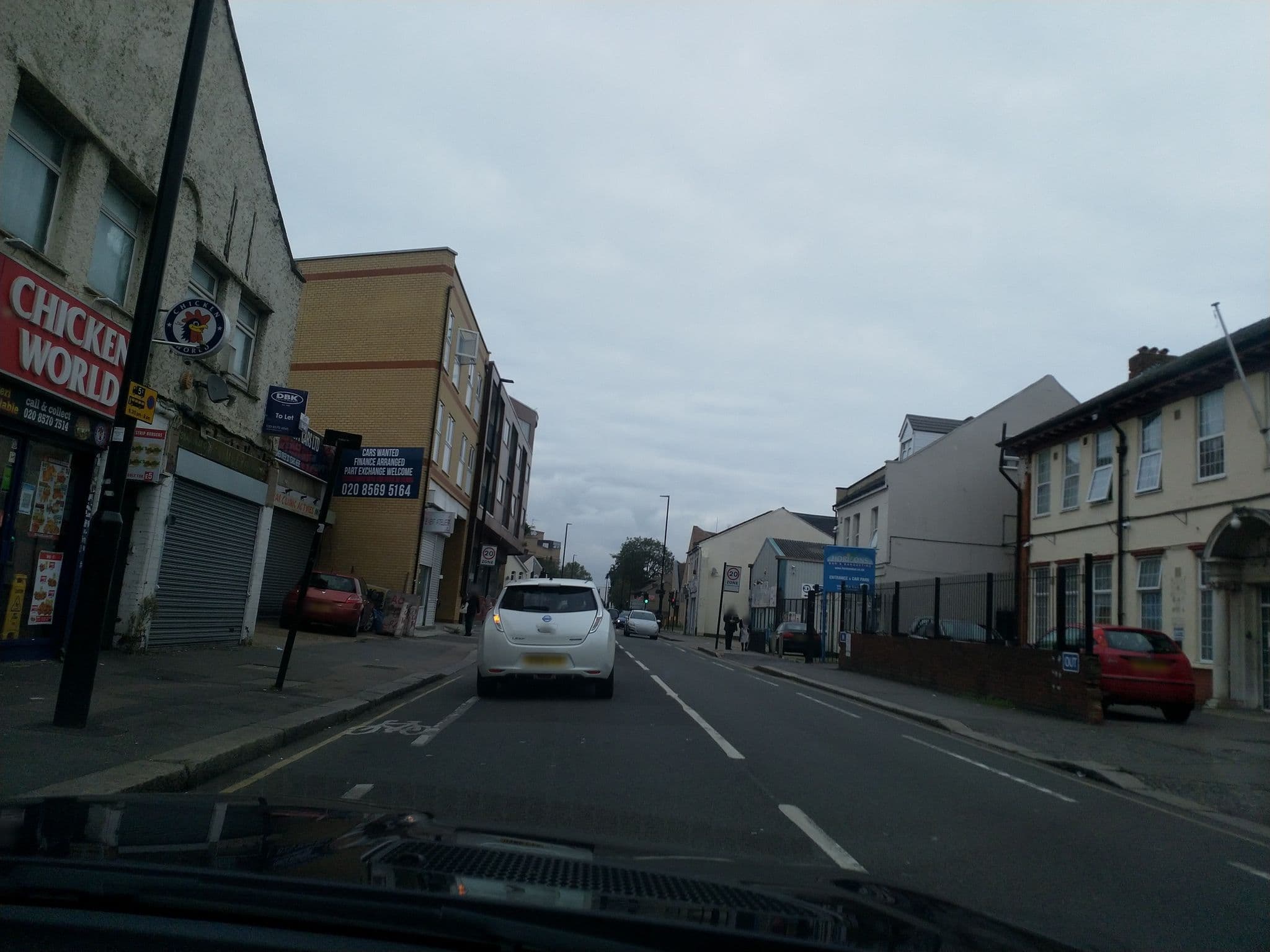 Street view near Treaty Lodge, Hounslow — © laye (CC BY-SA · Mapillary)