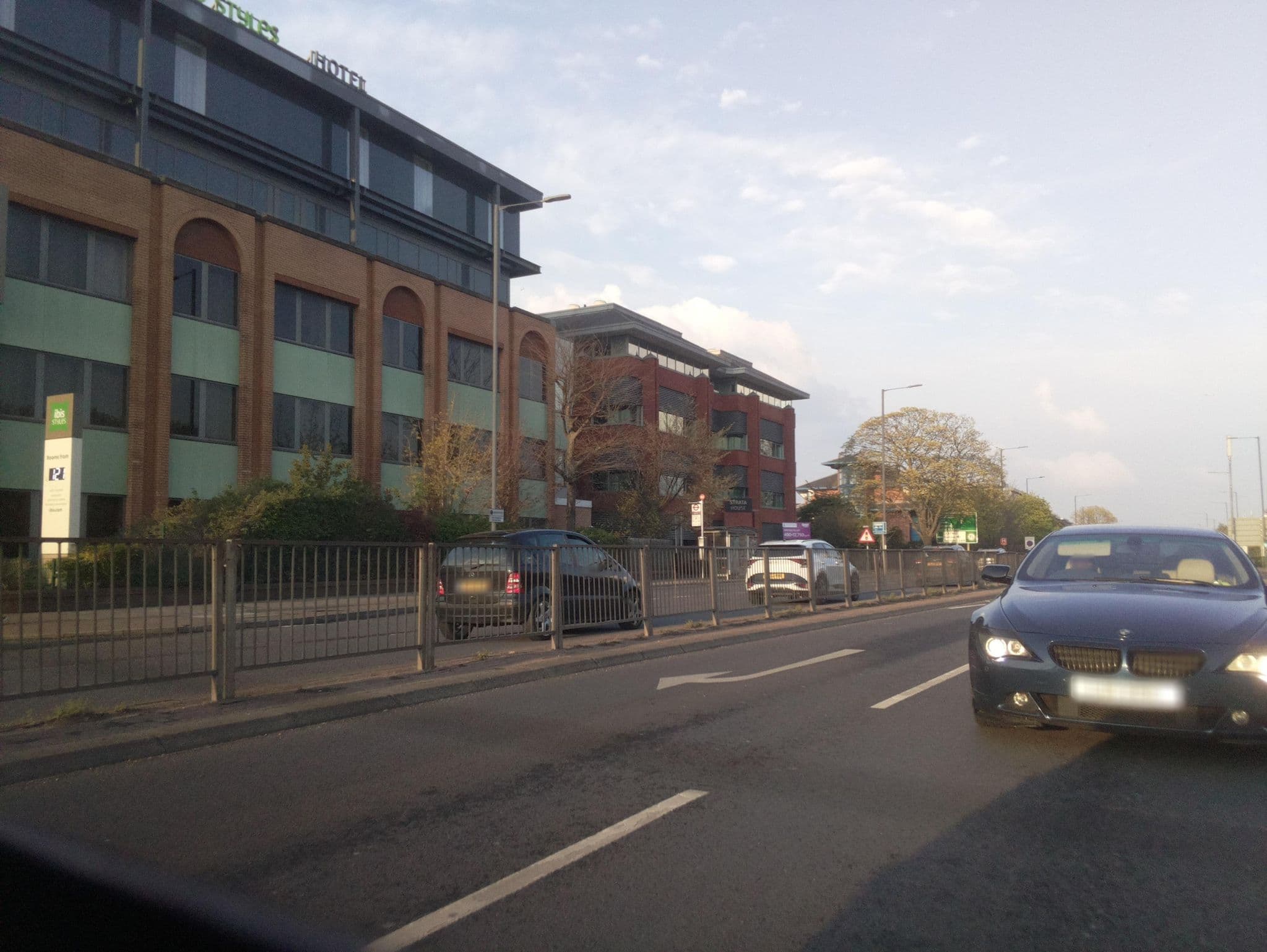 Street view near Ibis Styles London Heathrow, West Drayton — © southglos (CC BY-SA · Mapillary)