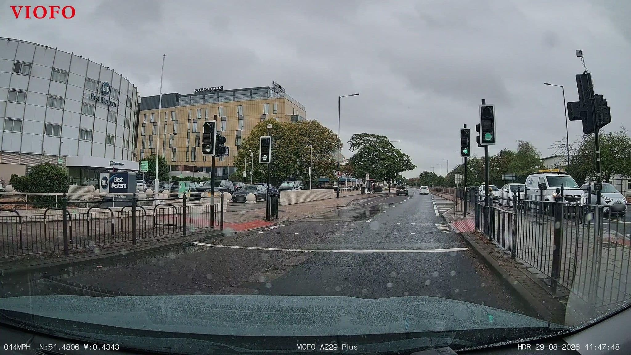 Street view near Holiday Inn London - Heathrow Ariel, Cranford — © RyanBush (CC BY-SA · Mapillary)
