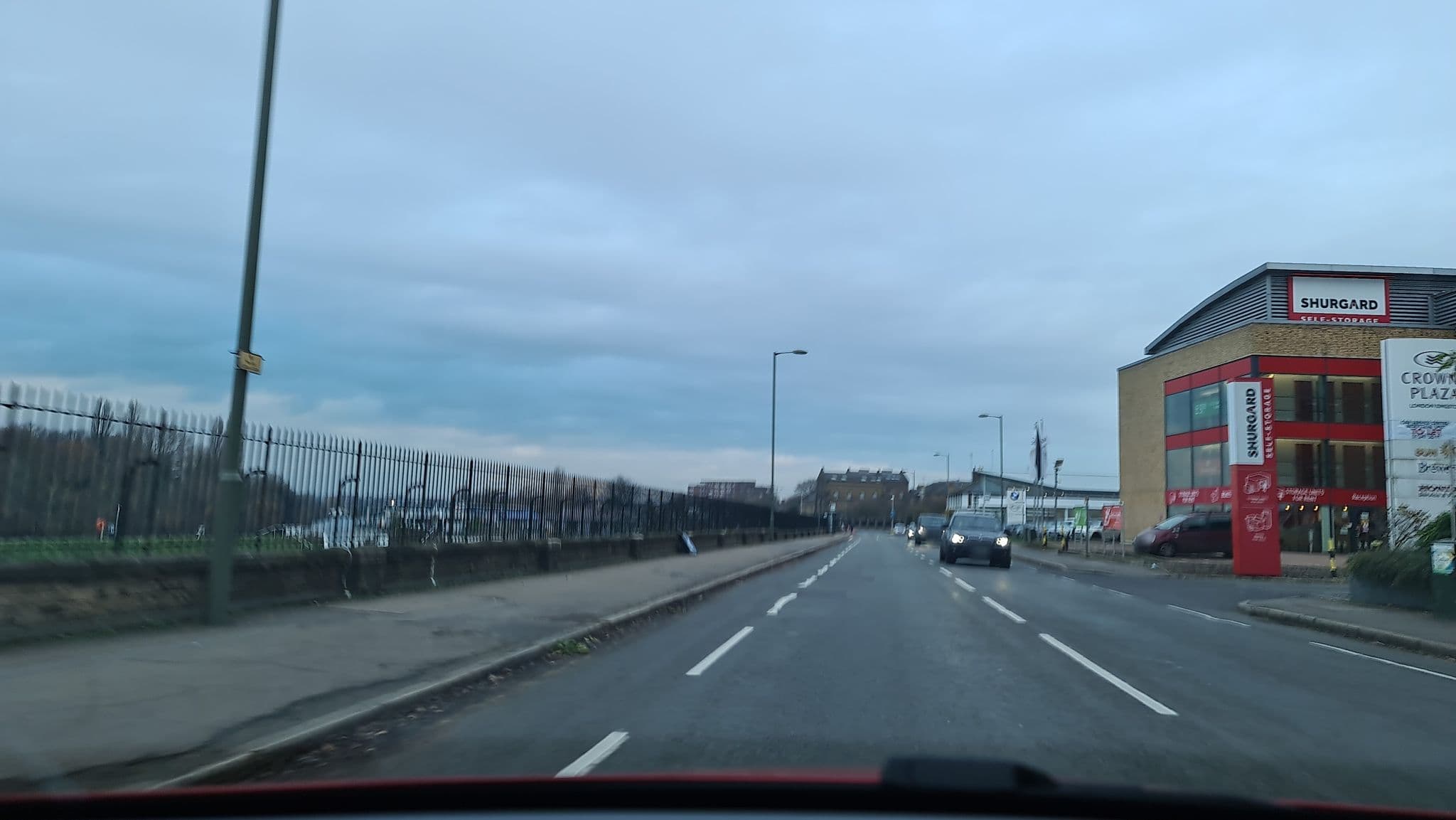 Street view near Holiday Inn London - Kingston South, Long Ditton — © alexanderar (CC BY-SA · Mapillary)