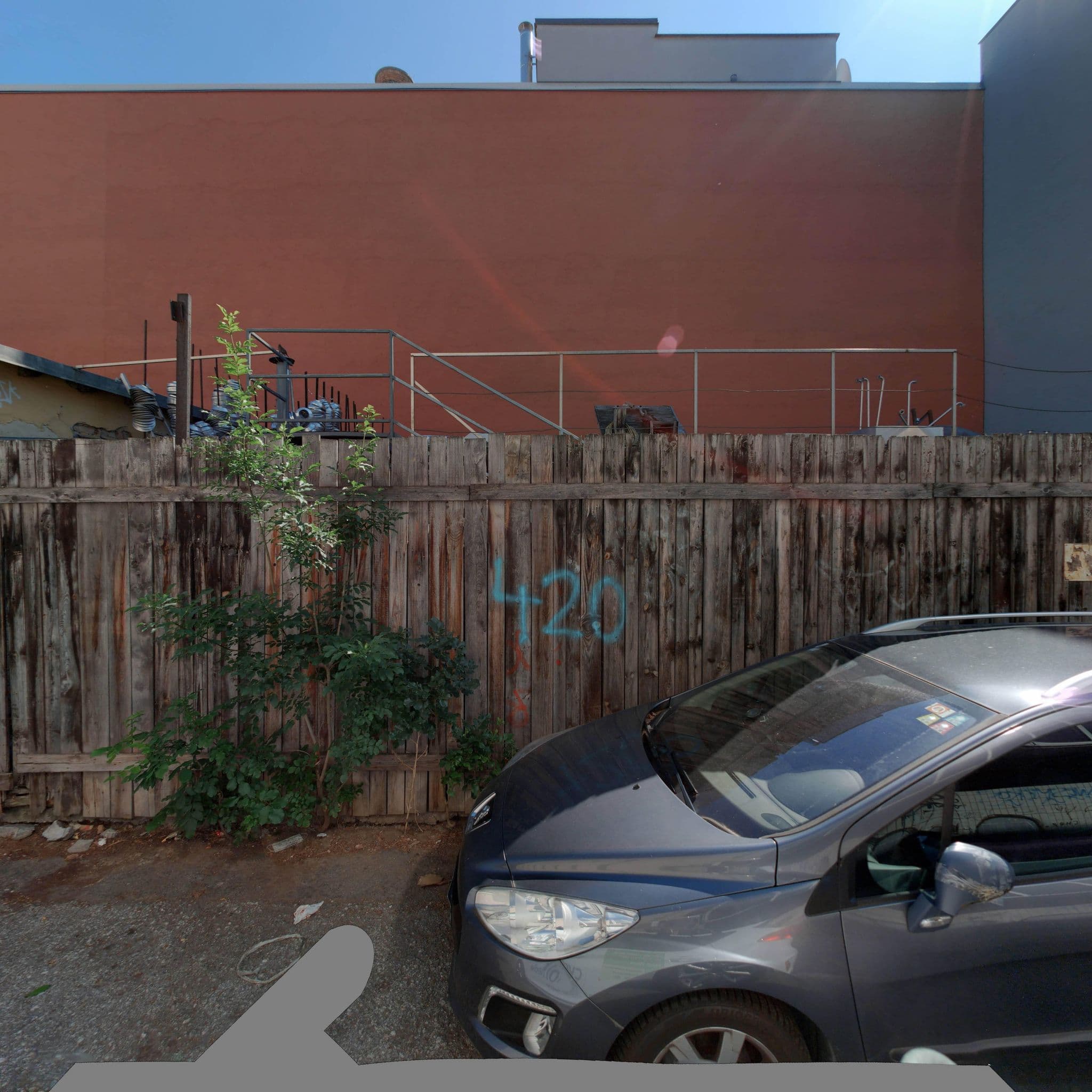 Street view near Hotel Fabrik, Margareten — © eliasgander (CC BY-SA · Mapillary)