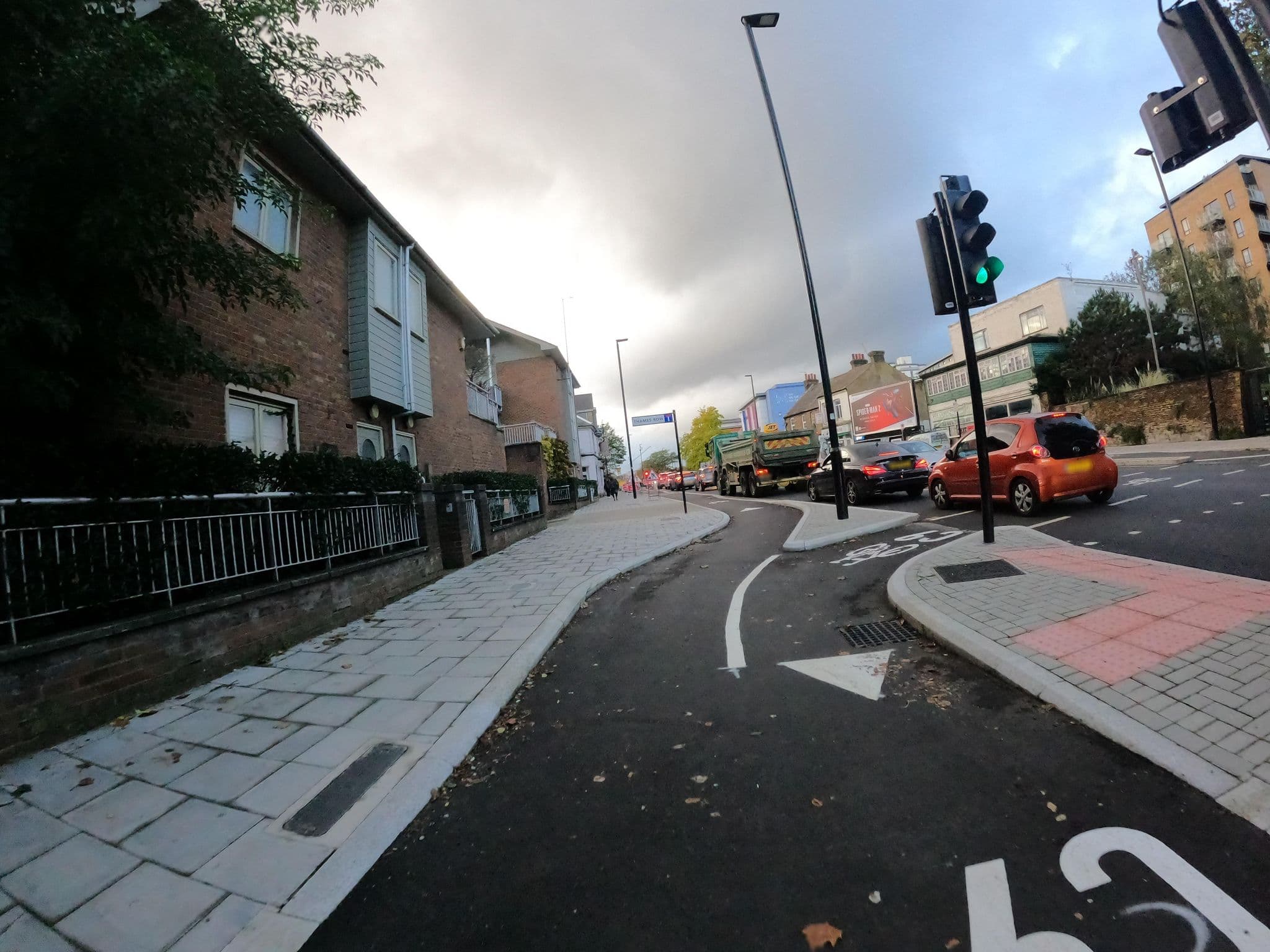 Street view near Royal Apartments, Kew — © milhouse (CC BY-SA · Mapillary)