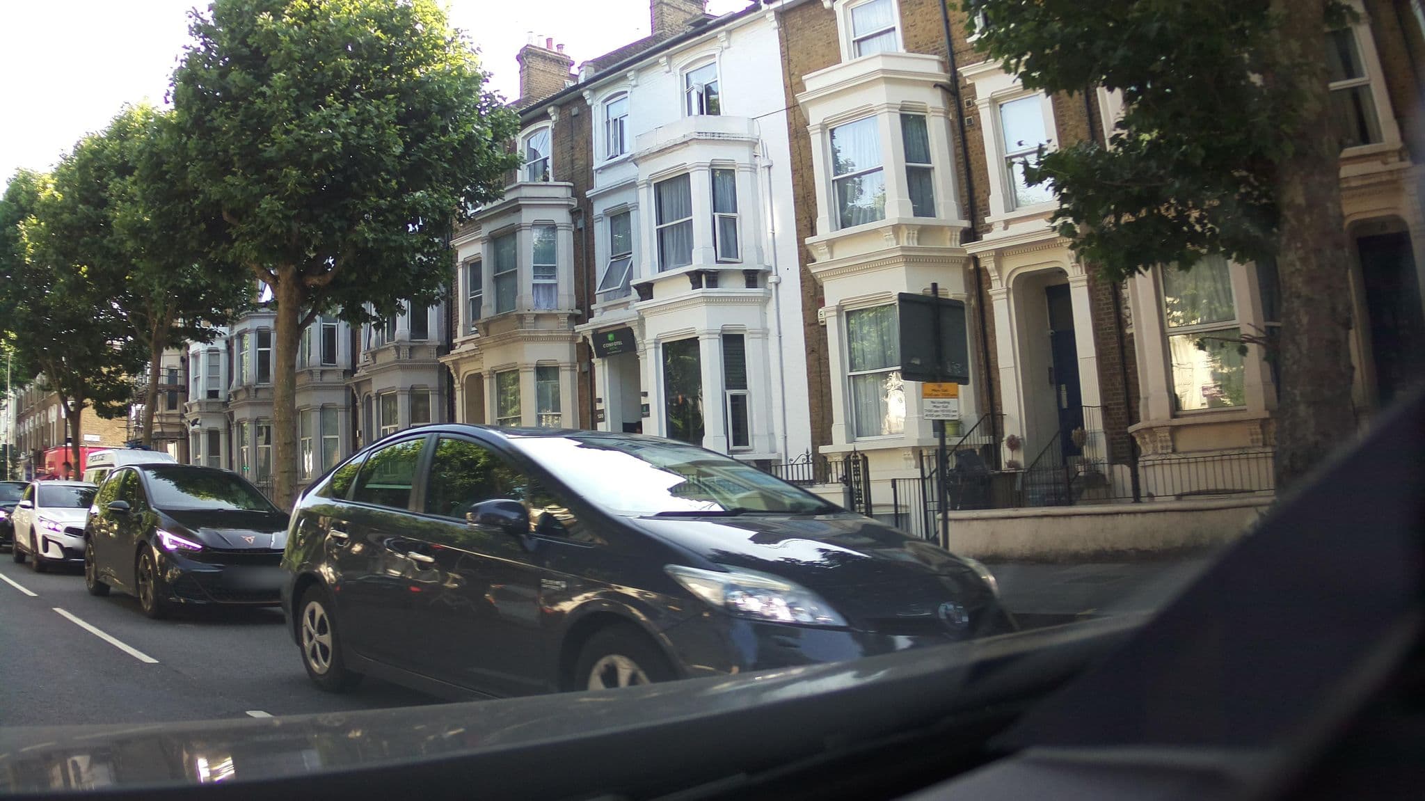 Street view near Hotel Gillett, Shepherds Bush — © southglos (CC BY-SA · Mapillary)