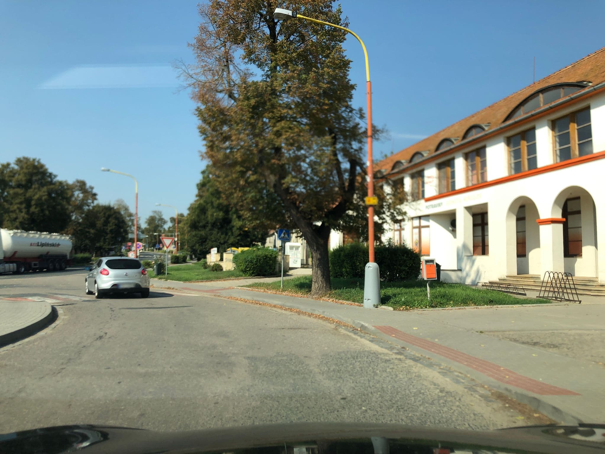 Street view near Hotel Drnholec, Drnholec — © rjrrjr3 (CC BY-SA · Mapillary)