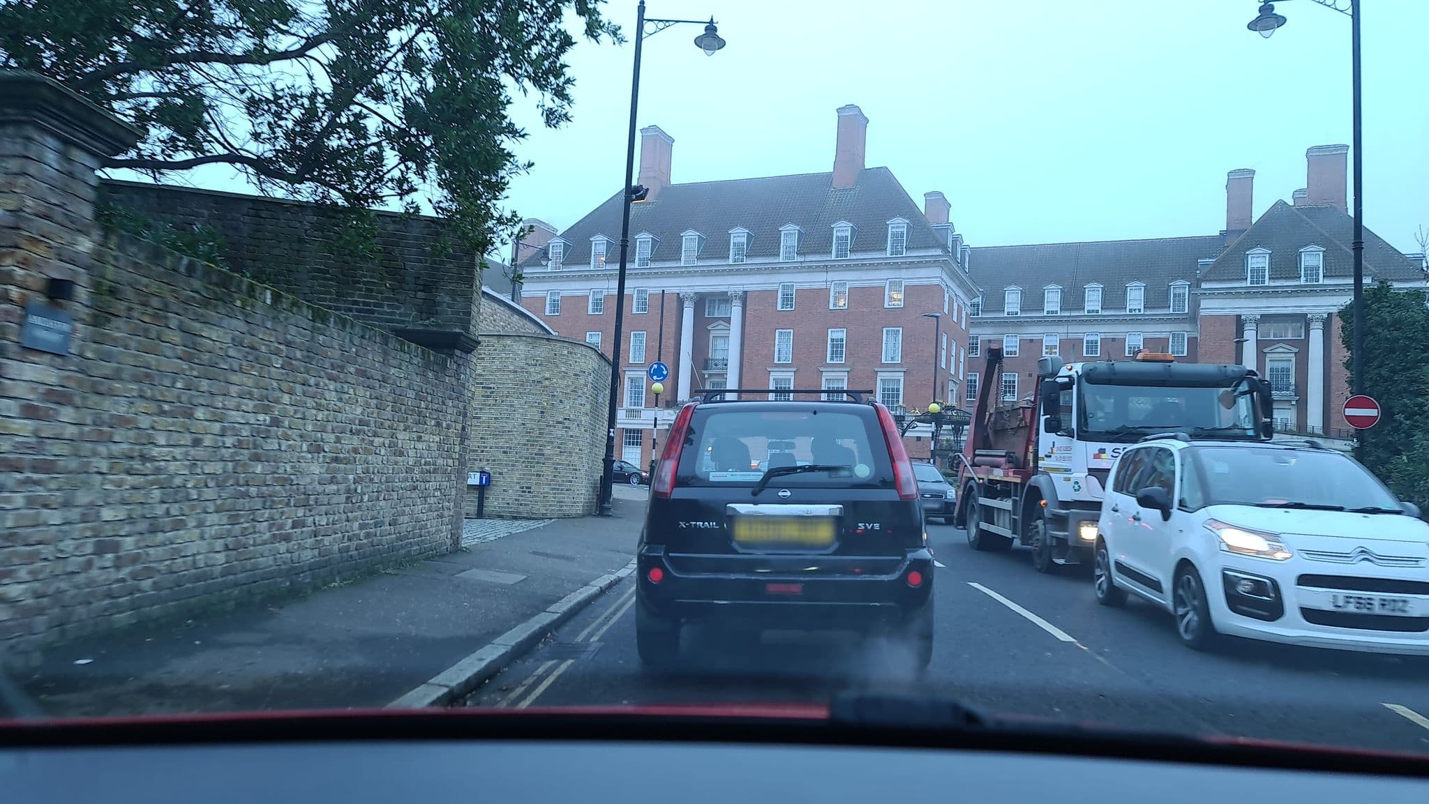 Street view near Richmond Harbour Hotel, Richmond — © alexanderar (CC BY-SA · Mapillary)