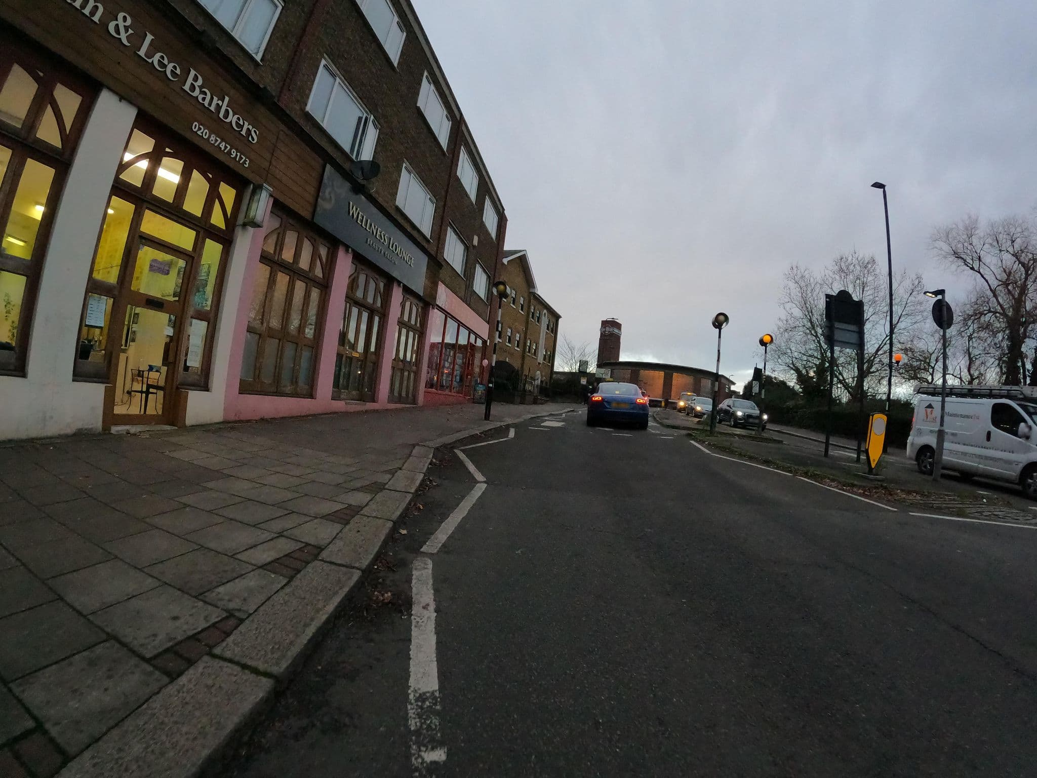 Street view near Silverdoor, Chiswick — © milhouse (CC BY-SA · Mapillary)