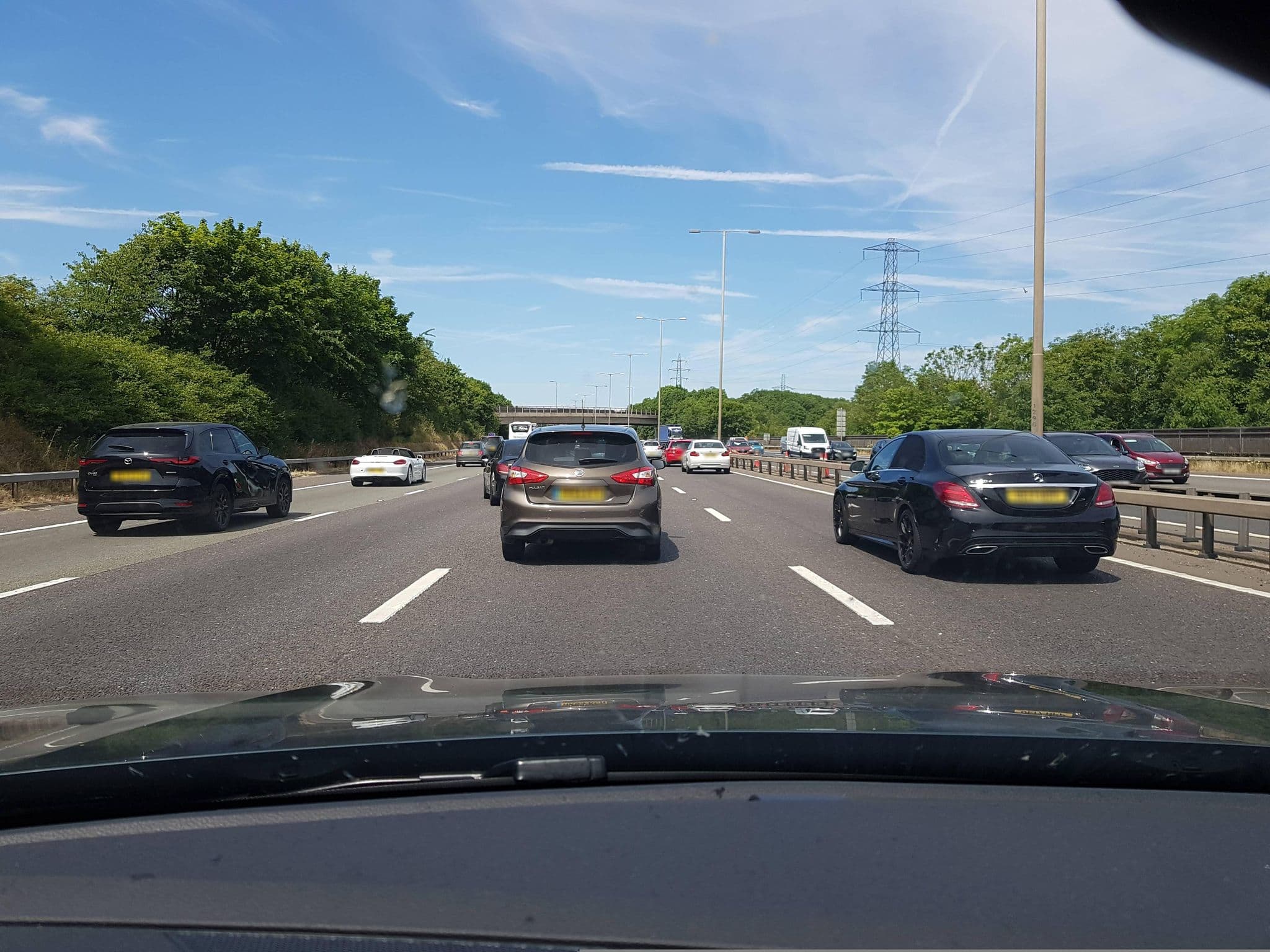 Street view near The Black Horse, Iver Heath — © toho (CC BY-SA · Mapillary)