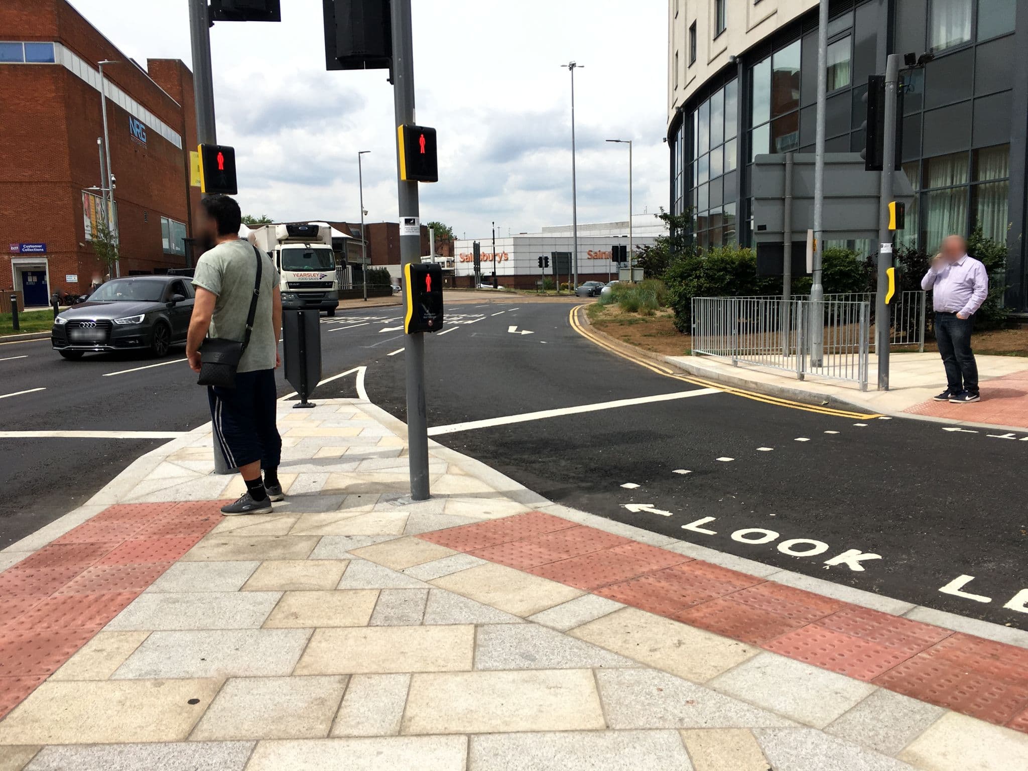 Street view near Leonardo Hotel, Watford — © 4004 (CC BY-SA · Mapillary)