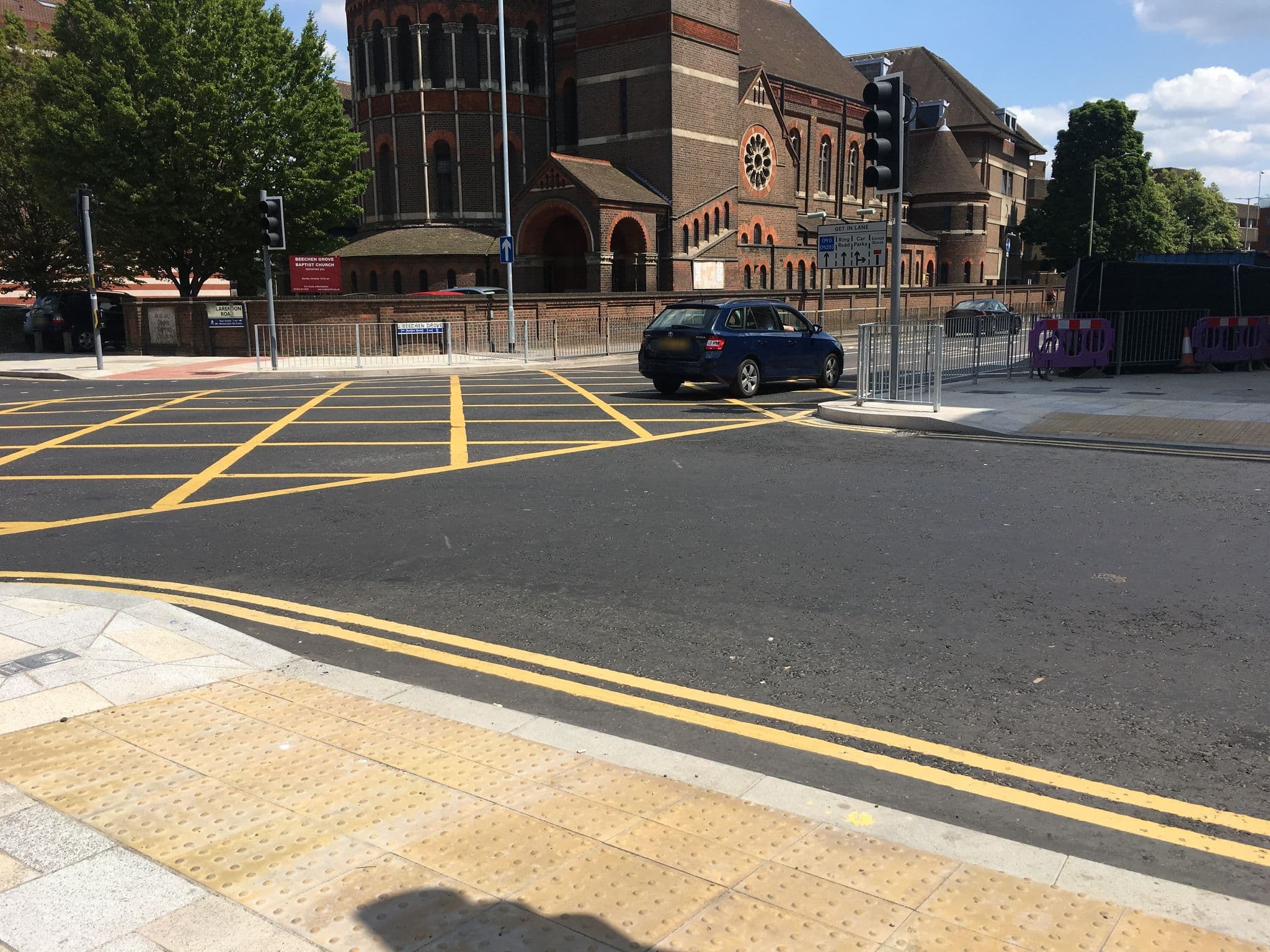 Street view near room 328, Watford — © 4004 (CC BY-SA · Mapillary)