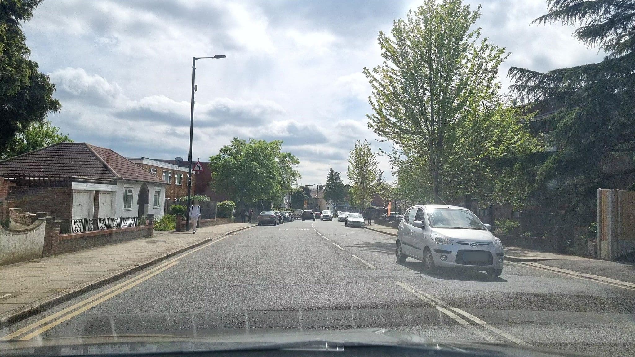 Street view near Harrow Weald Guest House, Wealdstone — © mappo2 (CC BY-SA · Mapillary)