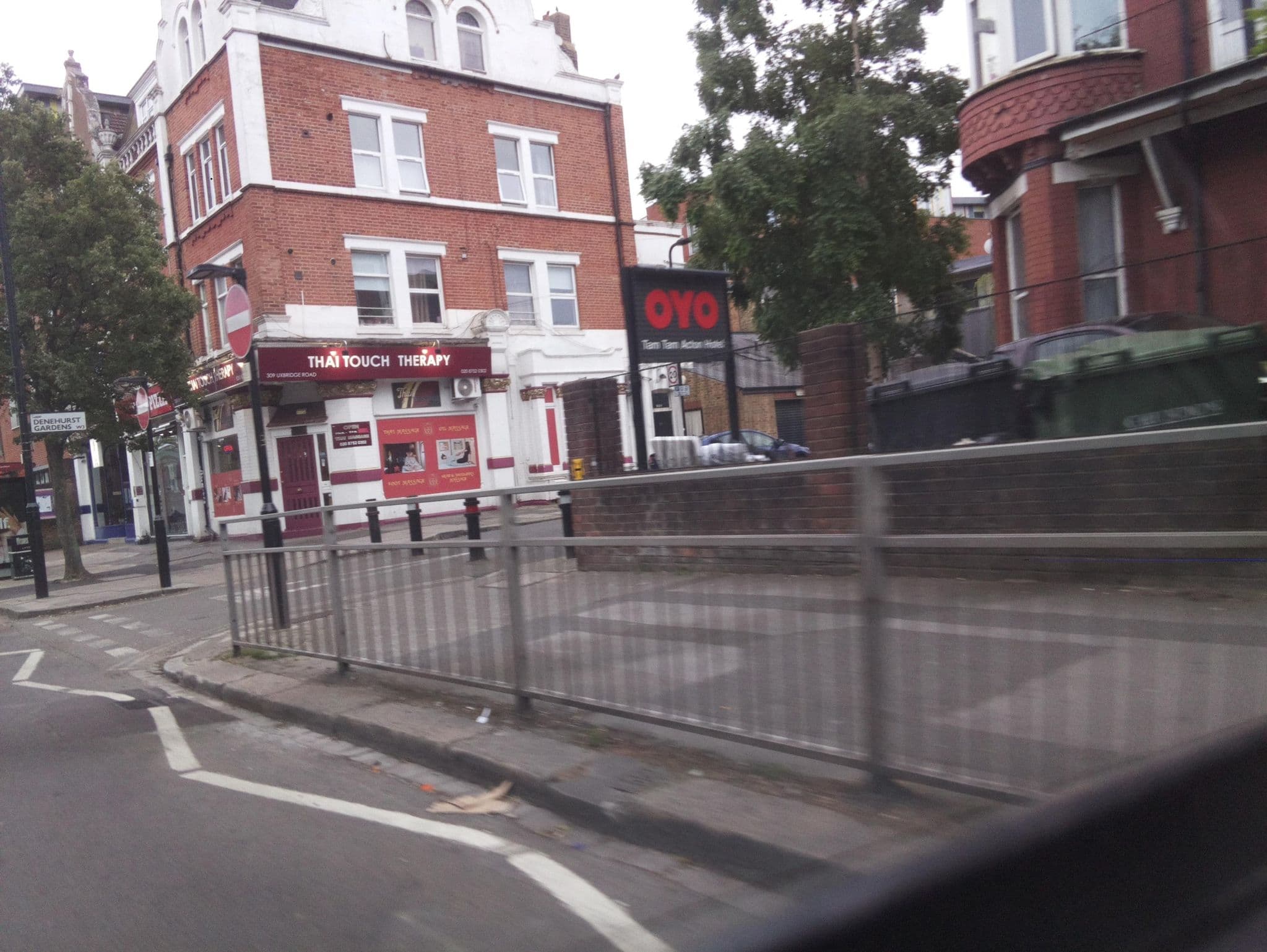 Street view near Acton Hill Hotel, Acton — © southglos (CC BY-SA · Mapillary)