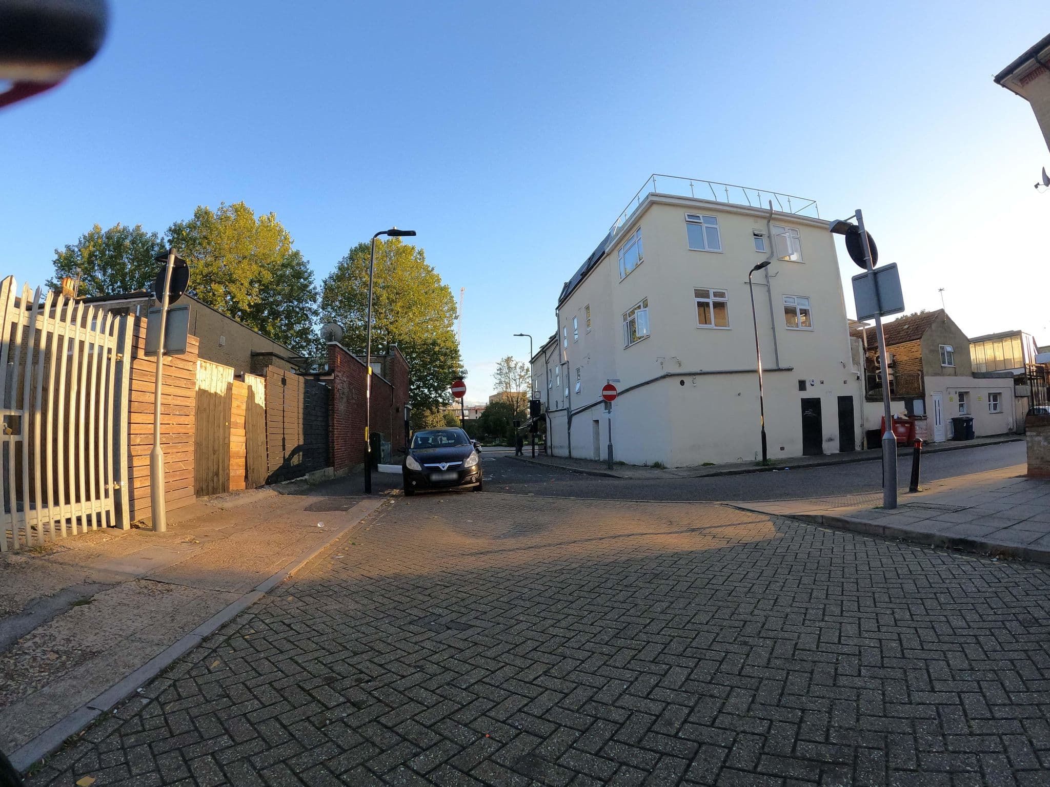 Street view near Mariott Hotel, West Ealing — © milhouse (CC BY-SA · Mapillary)
