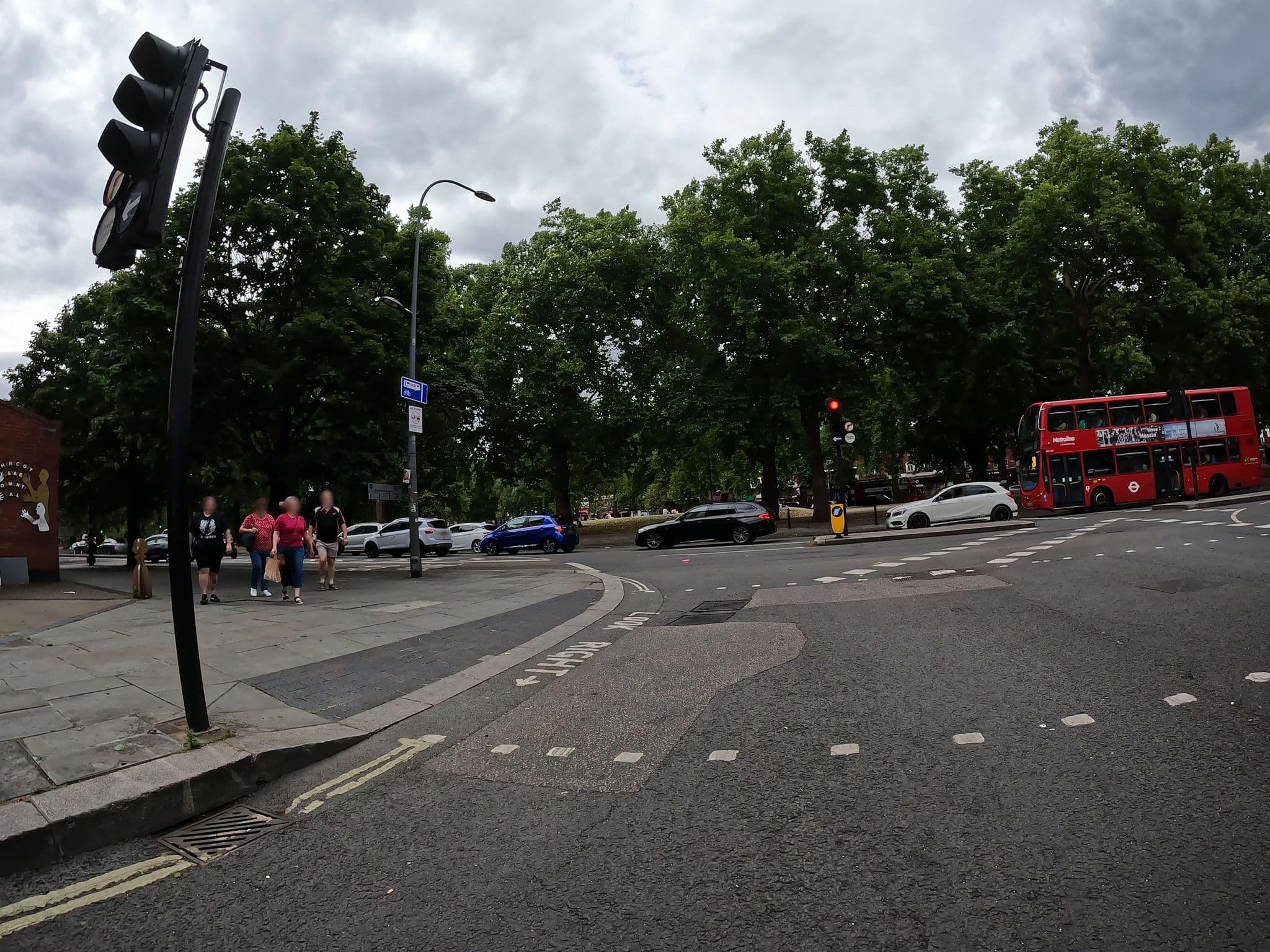 Street view near Kingsizebedde Louise & Simon, Shepherds Bush — © erias (CC BY-SA · Mapillary)