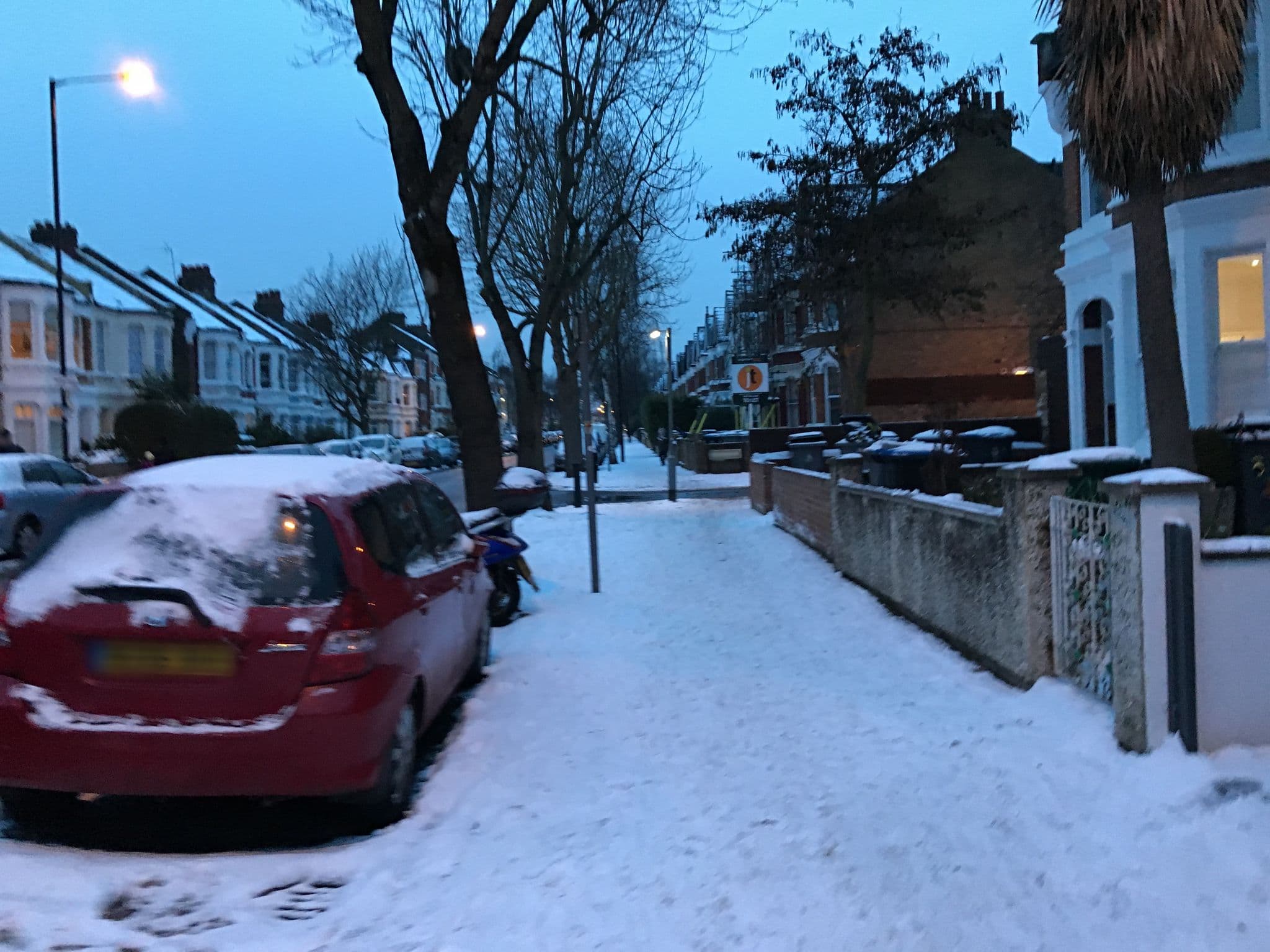 Street view near Homlessness Reduction, Queen's Park — © zeyy (CC BY-SA · Mapillary)