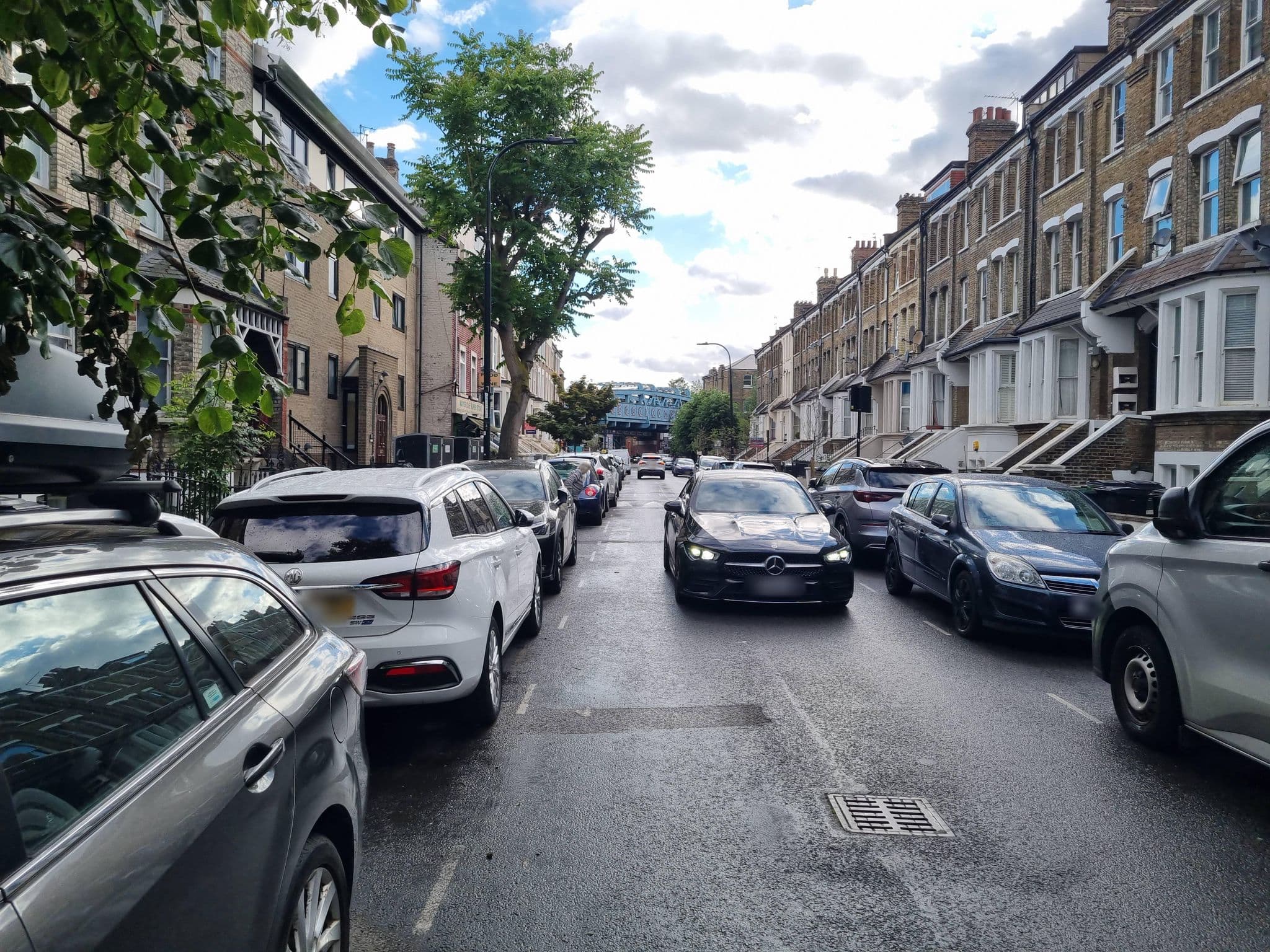 Street view near Hilton Kilburn, Kilburn — © Roufster (CC BY-SA · Mapillary)
