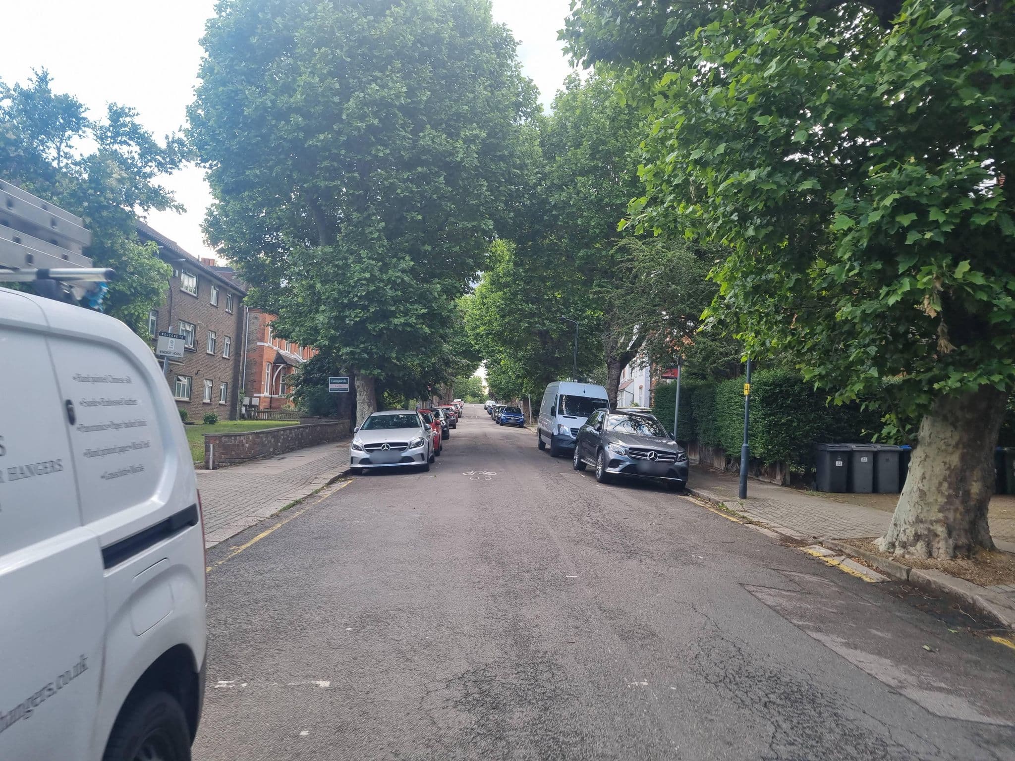 Street view near AccommodationLondon.net, Cricklewood — © Roufster (CC BY-SA · Mapillary)