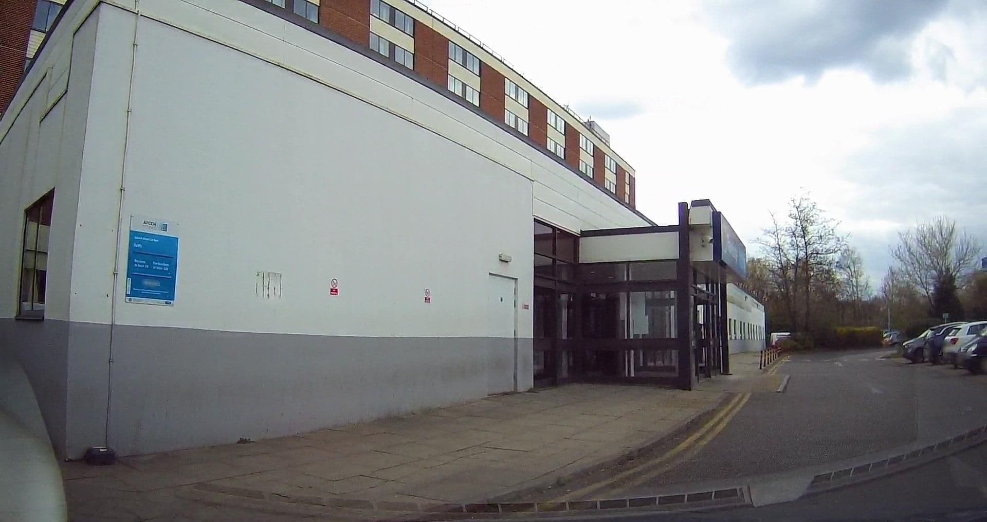 Street view near Travelodge, Horley — © tallguy (CC BY-SA · Mapillary)