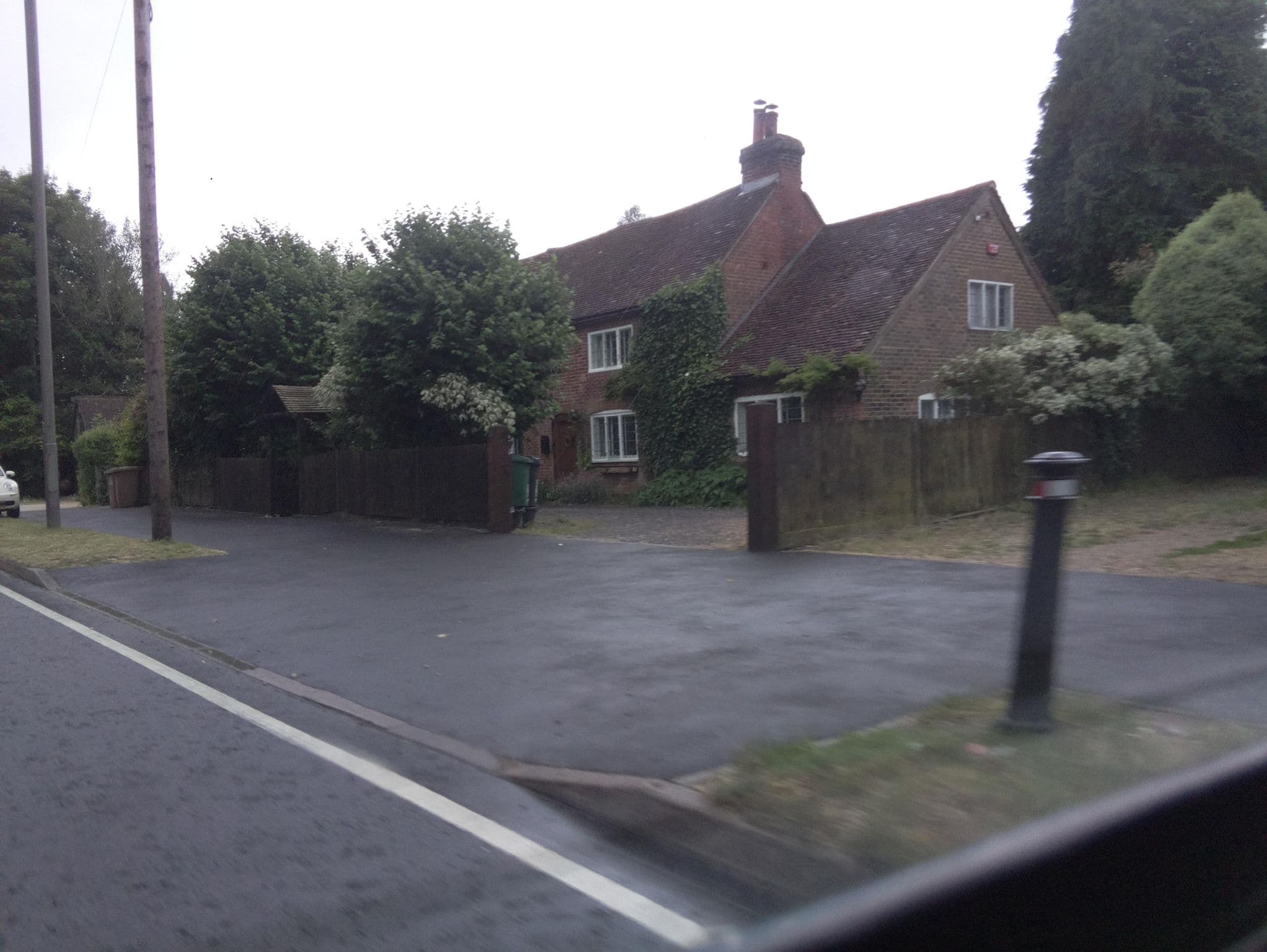 Street view near Gables Guesthouse, Horley — © southglos (CC BY-SA · Mapillary)