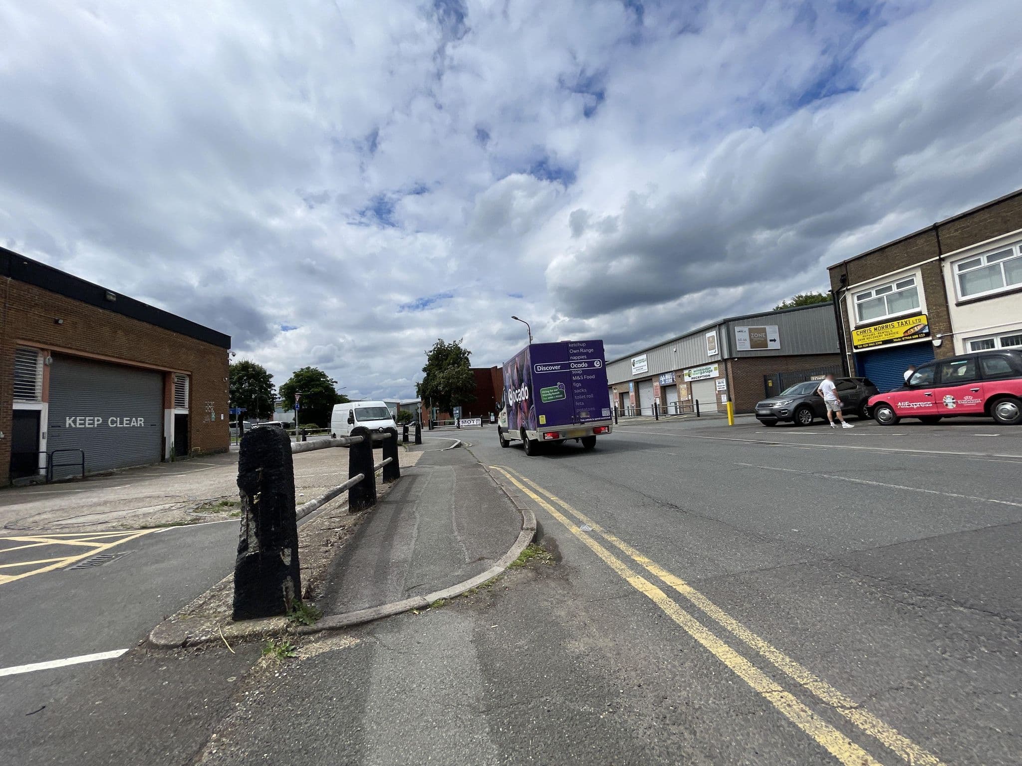Street view near restaurants in London, Mitcham — © gness (CC BY-SA · Mapillary)