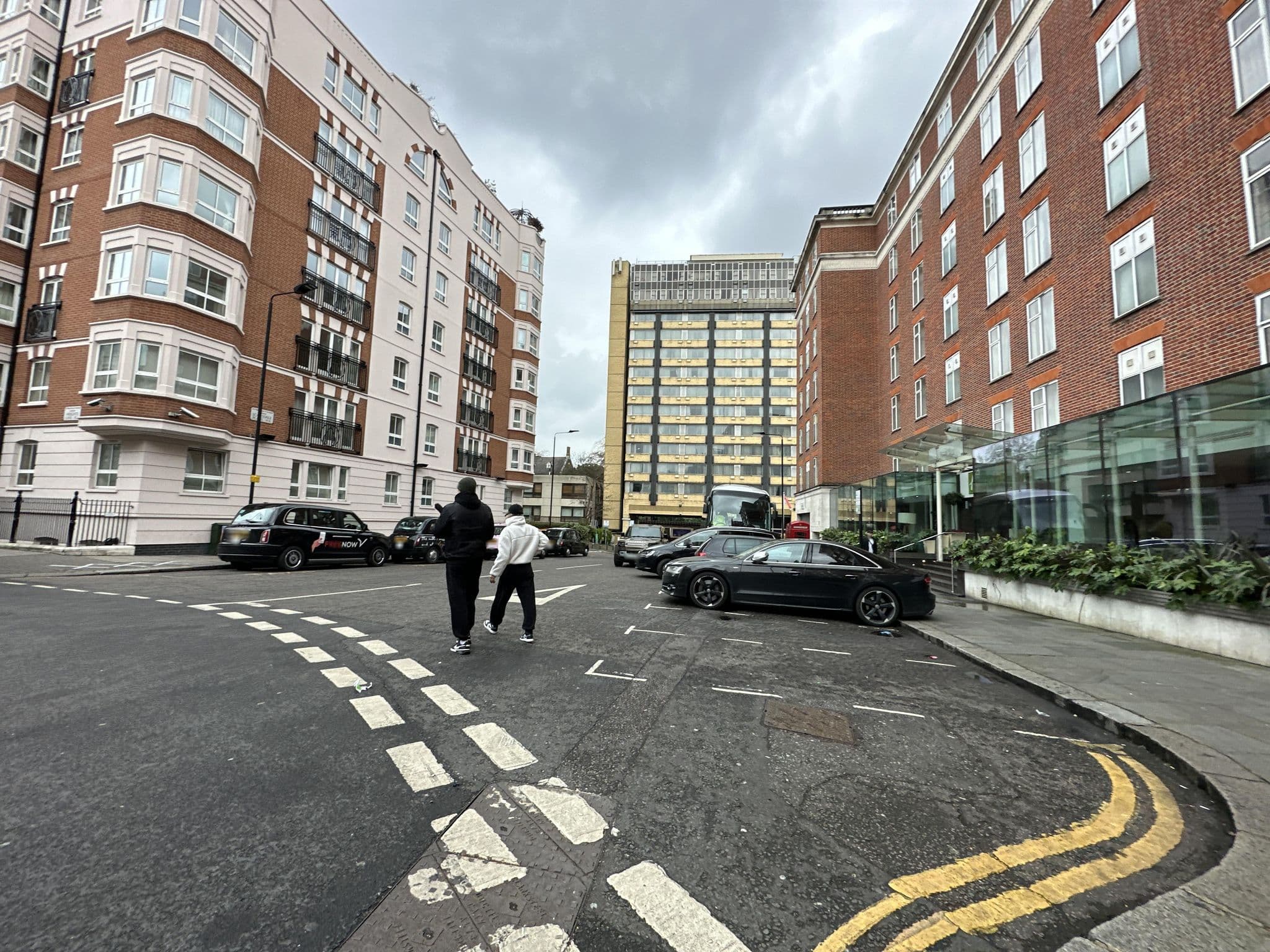 Street view near Kensington Close Hotel, Earls Court — © wasd42 (CC BY-SA · Mapillary)