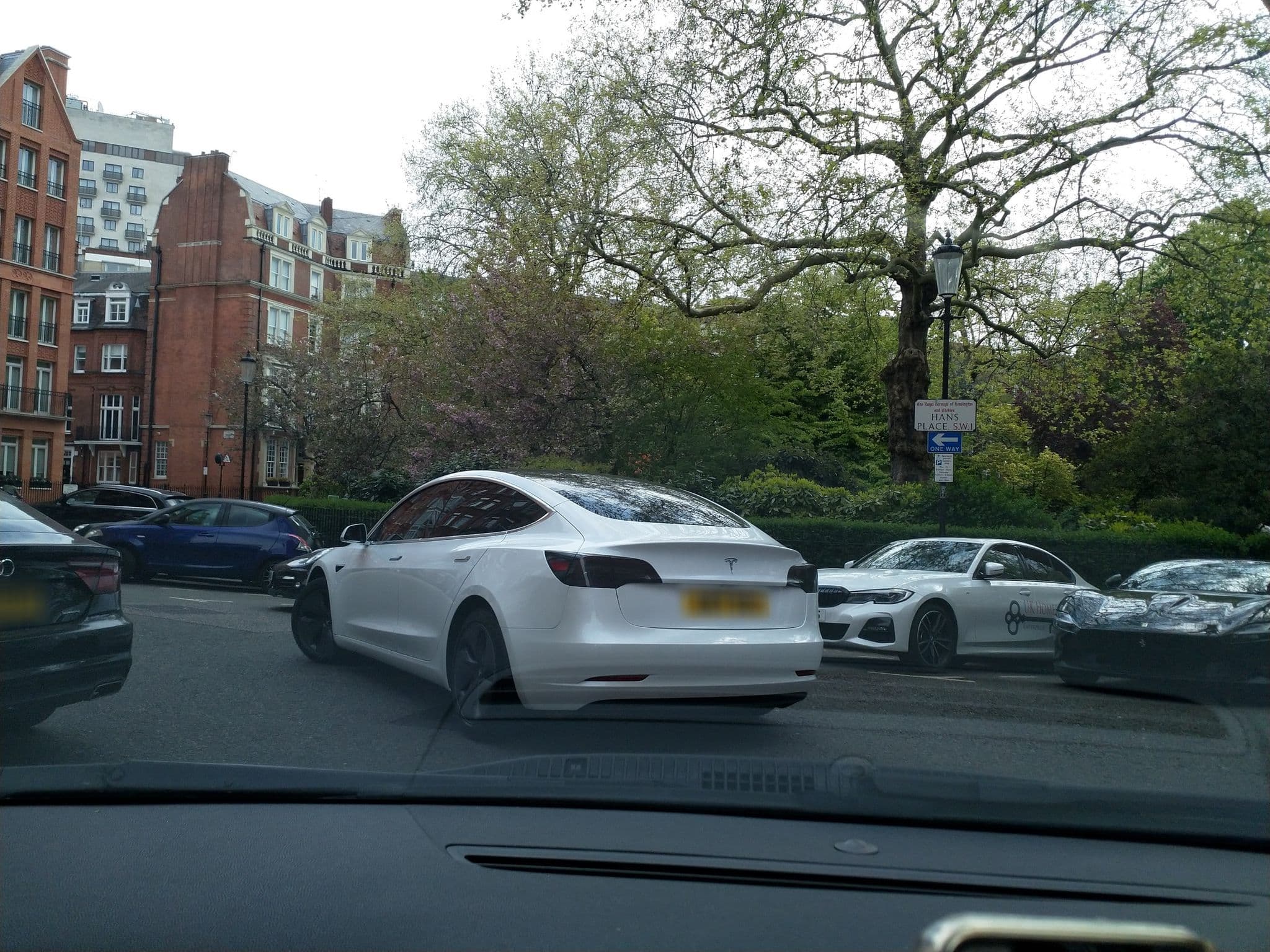 Street view near London Lifestyle Apartments - Knightsbridge - Harrod's, Knightsbridge and Belgravia — © laye (CC BY-SA · Mapillary)