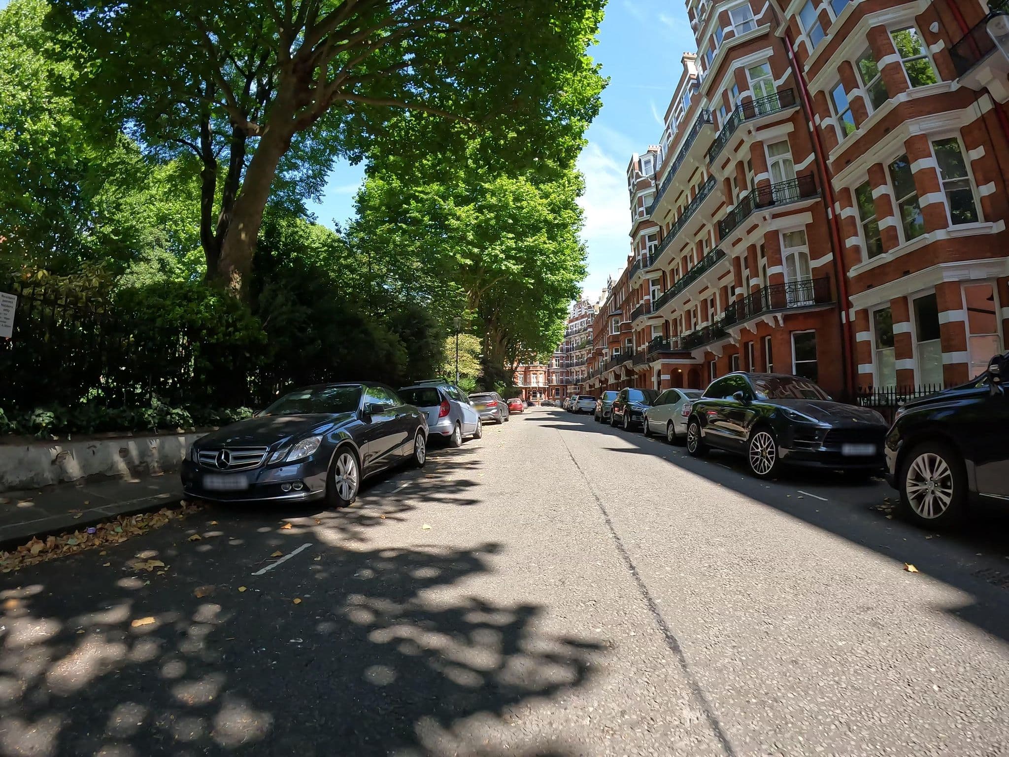 Street view near Riz Guest House, Earls Court — © erias (CC BY-SA · Mapillary)