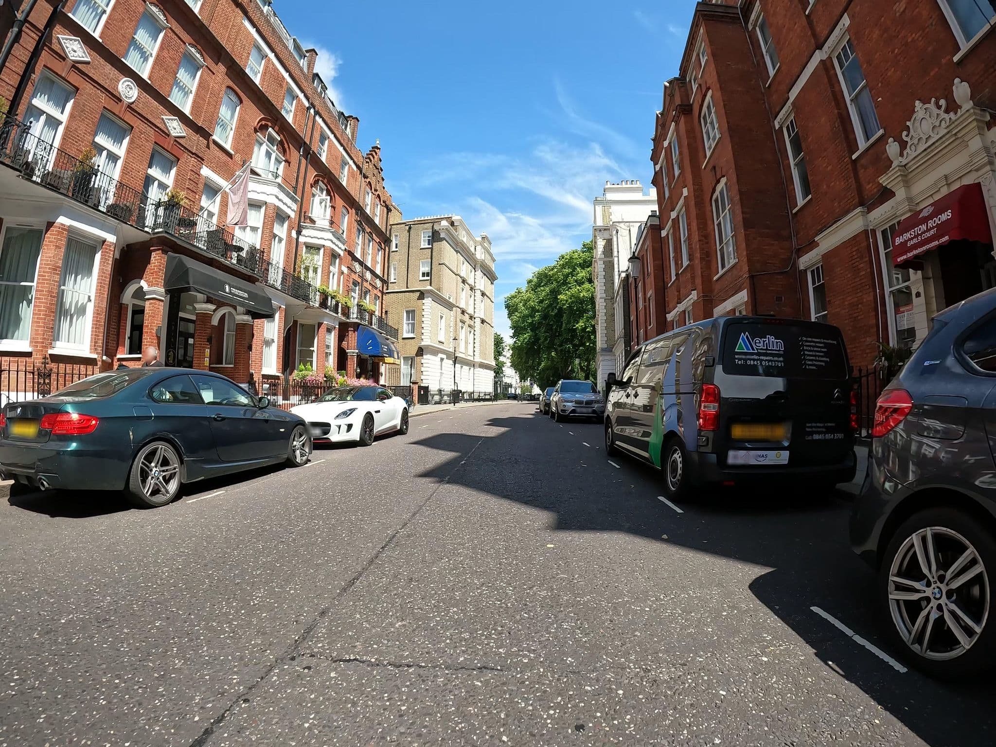 Street view near SW5 0ER, Earls Court — © erias (CC BY-SA · Mapillary)