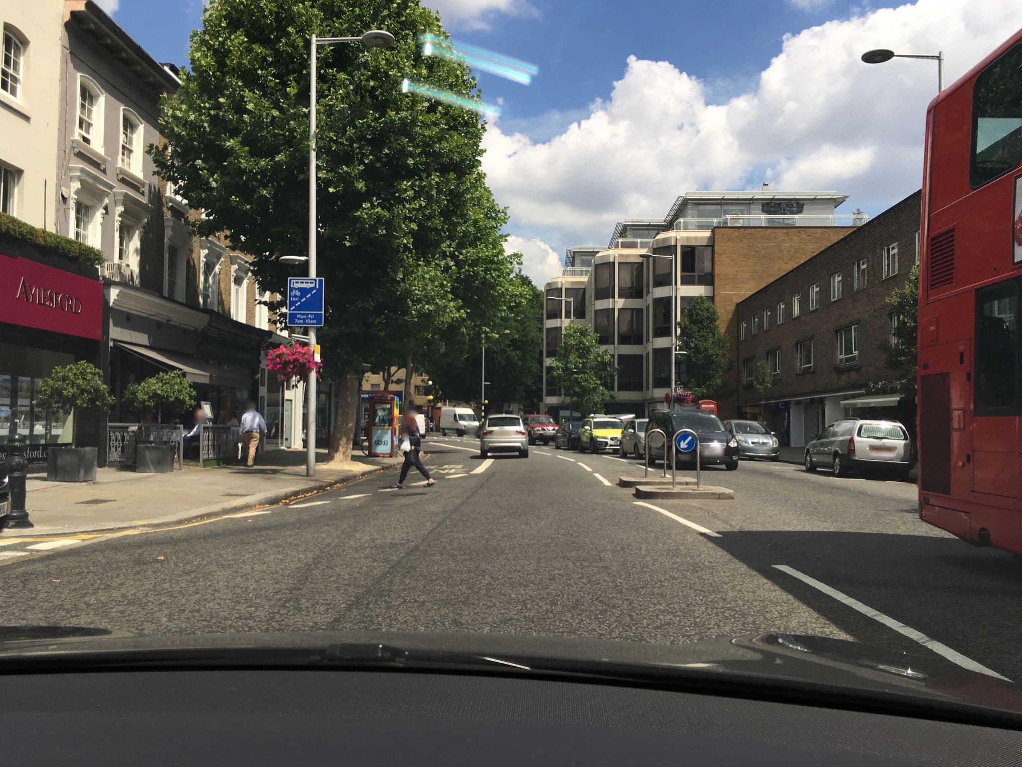 Street view near London Rooms Limited, Chelsea — © julianlb (CC BY-SA · Mapillary)