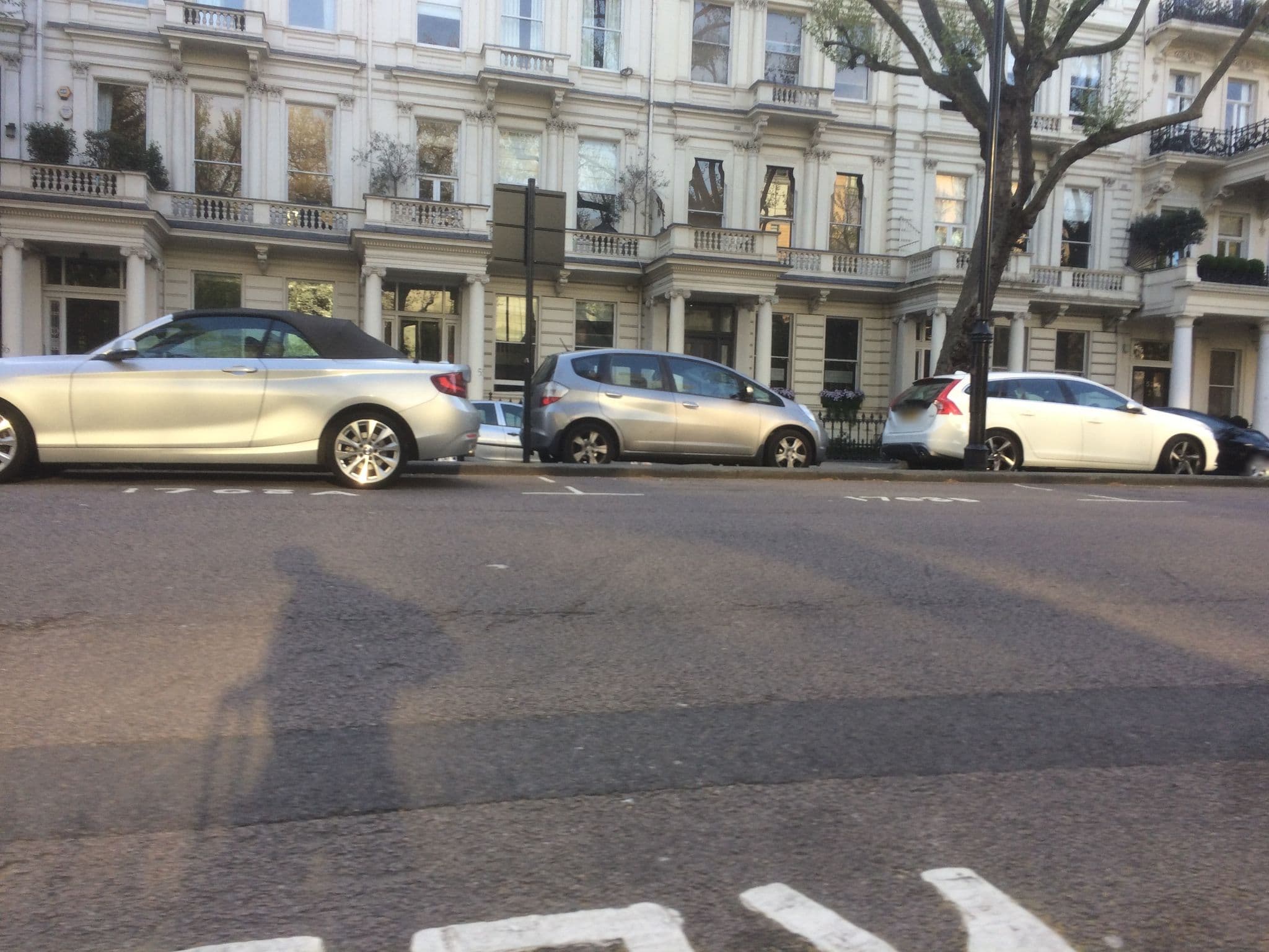 Street view near Queens Gate, Chelsea — © gmc (CC BY-SA · Mapillary)