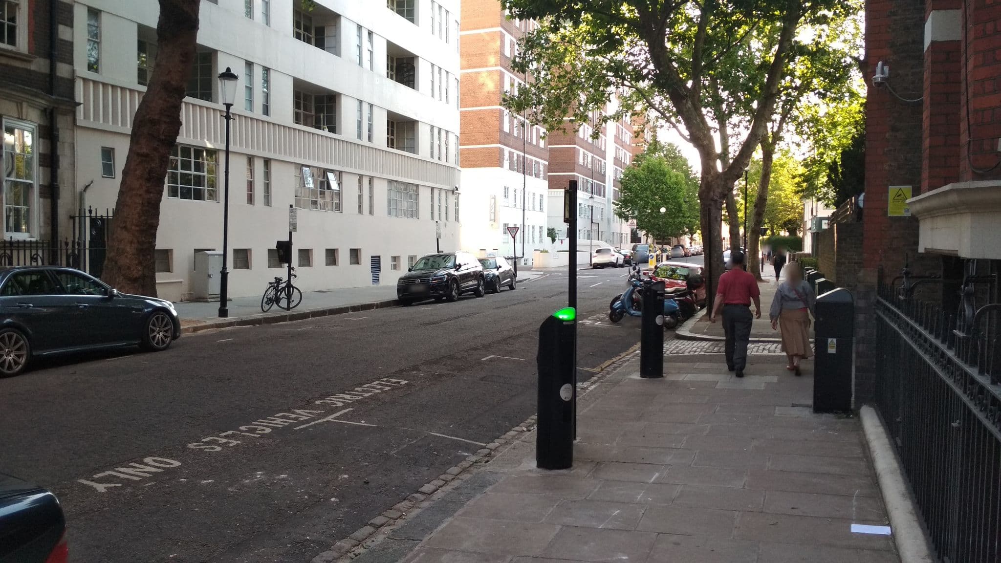 Street view near The Dome Sloane Square, Chelsea — © martinshadok (CC BY-SA · Mapillary)