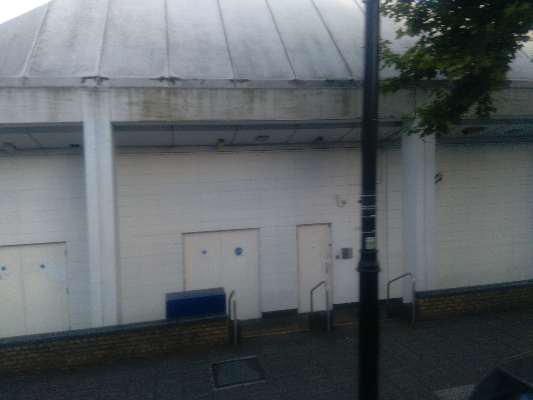 Street view near Riverside Group, Brixton Hill — © ris (CC BY-SA · Mapillary)