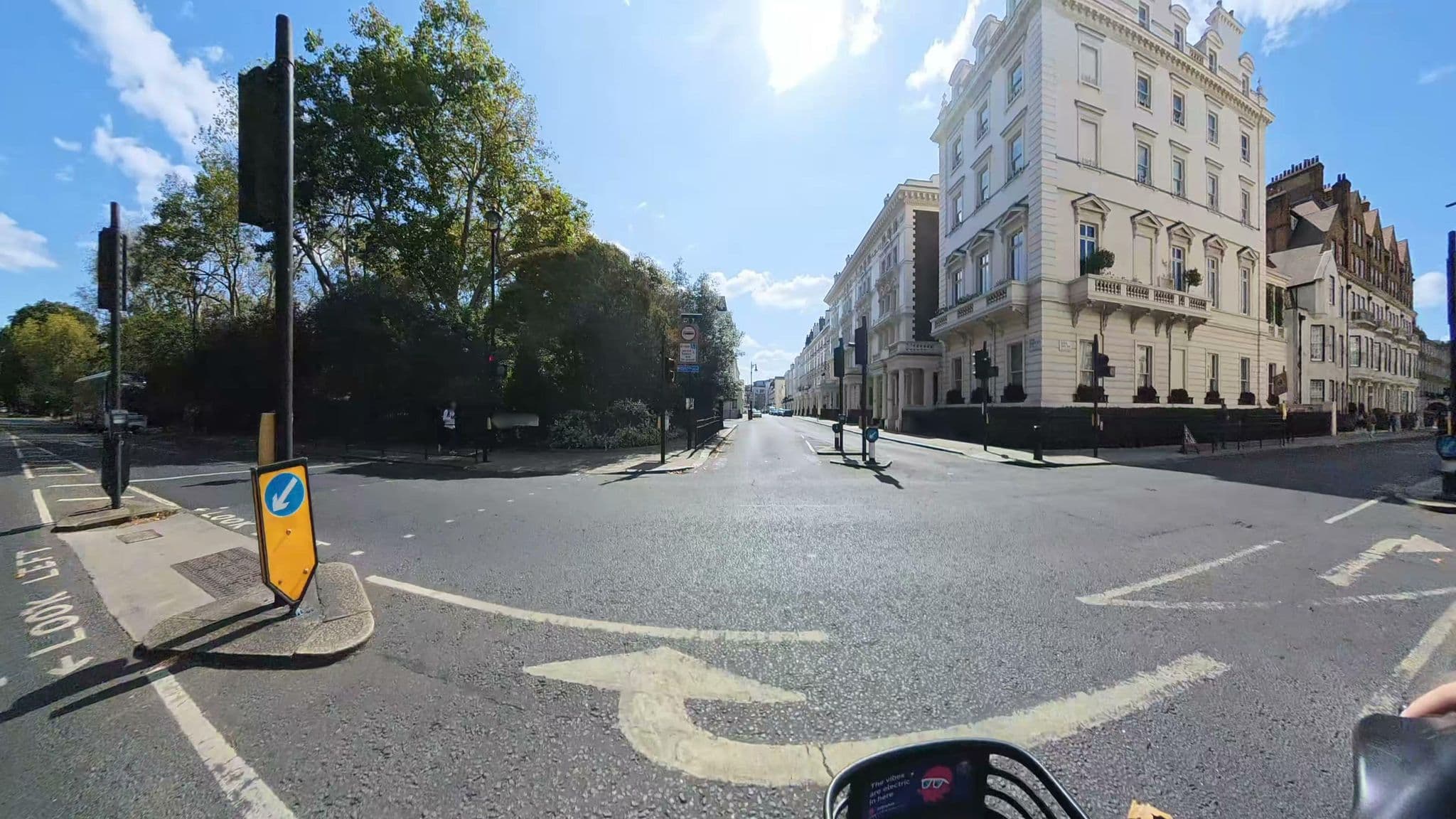 Street view near Ormonde House, Chelsea — © athuler (CC BY-SA · Mapillary)