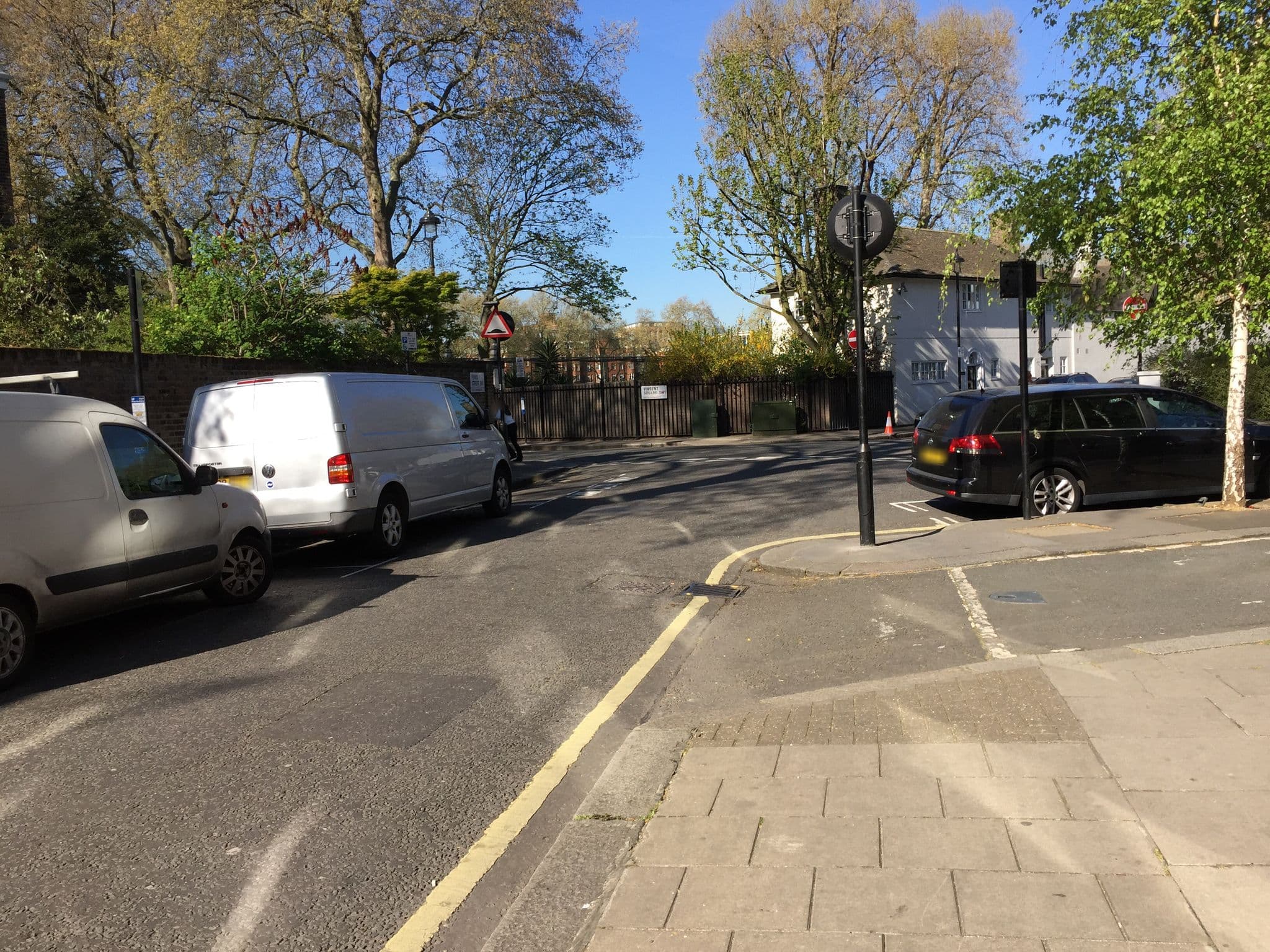 Street view near Pub Love, Vincent Square — © tommorris (CC BY-SA · Mapillary)