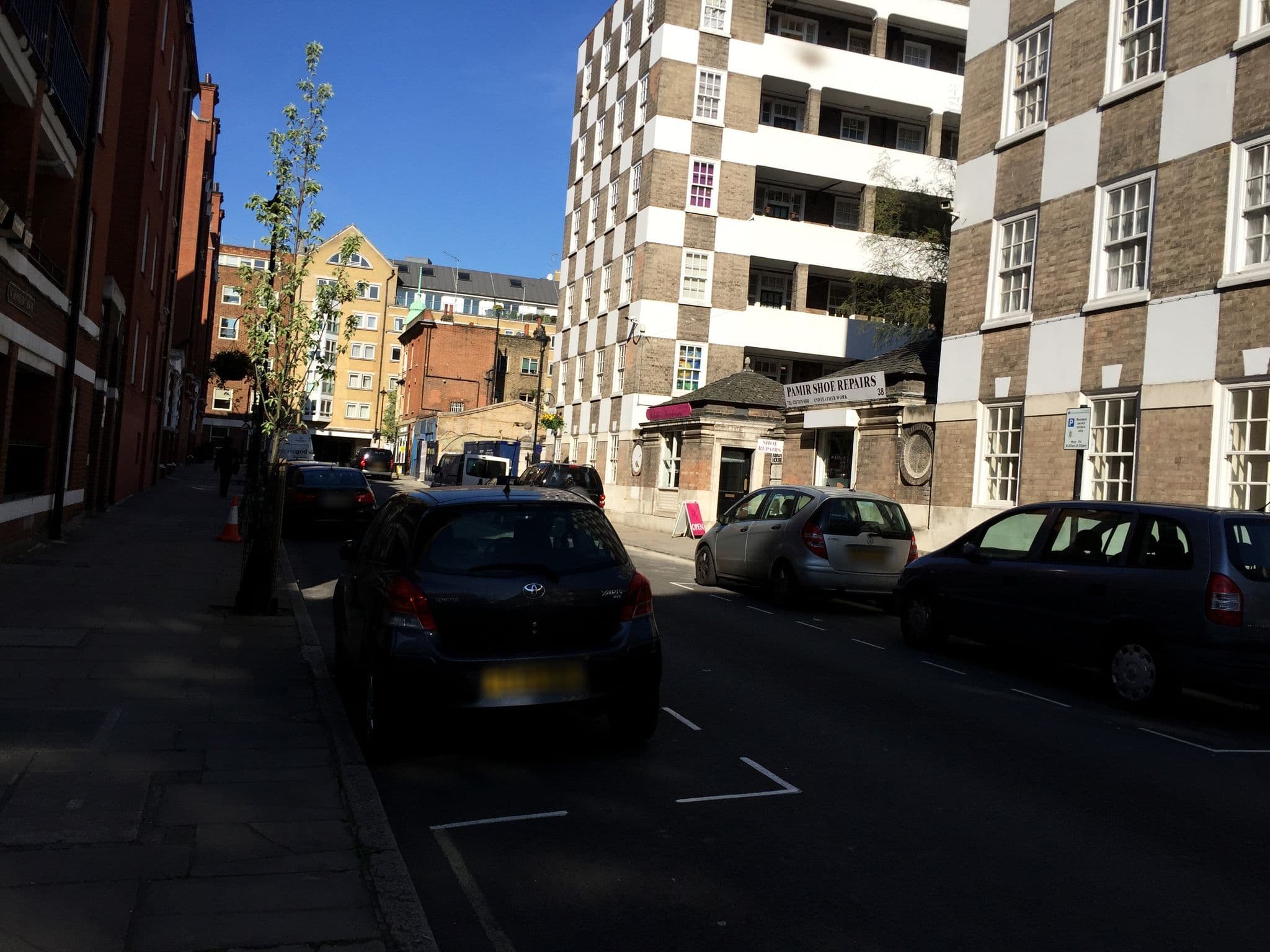 Street view near The Garden Flat, Vincent Square — © tommorris (CC BY-SA · Mapillary)