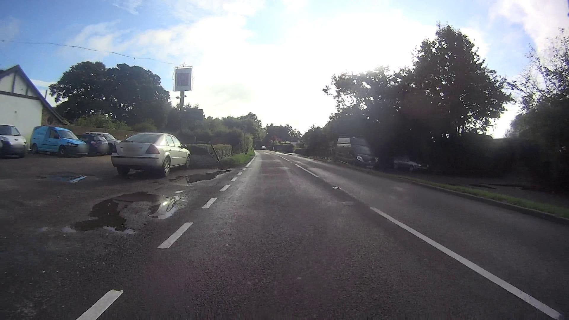 Street view near The Blacksmith's Head, Lingfield — © daveemtb (CC BY-SA · Mapillary)