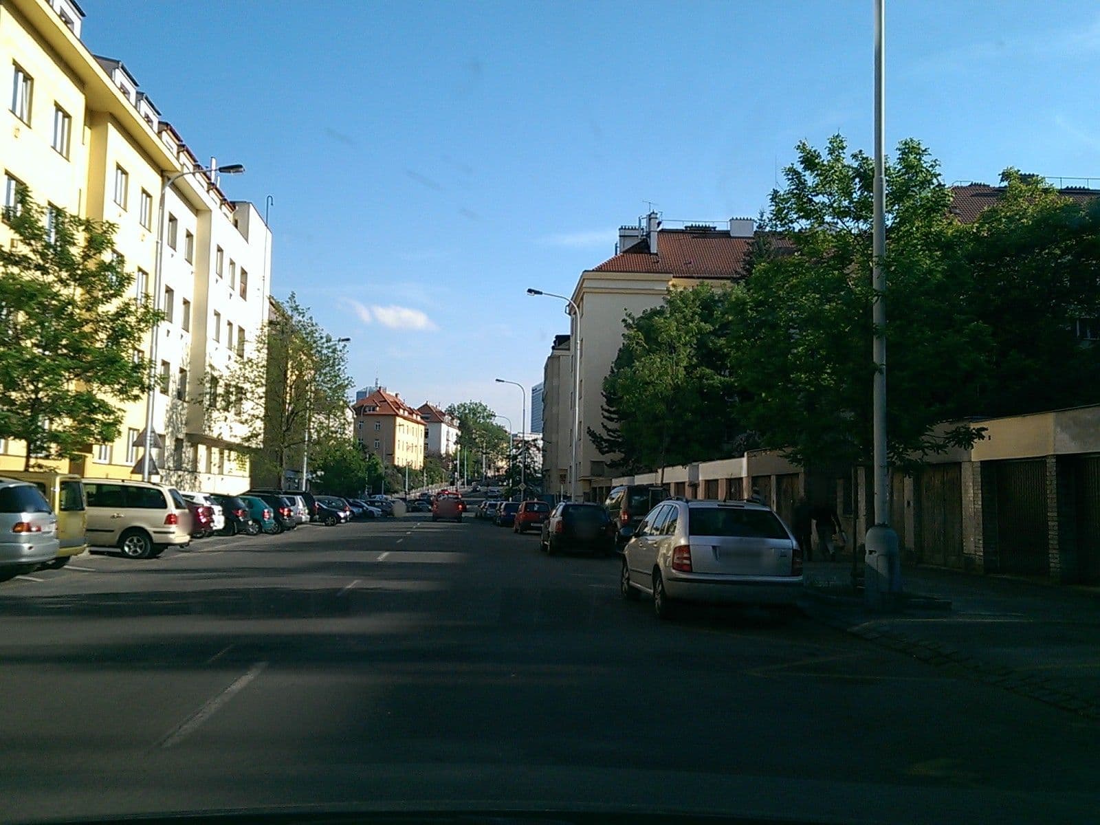 Street view near Ubytovna Třineckých železáren, Nusle — © gob (CC BY-SA · Mapillary)