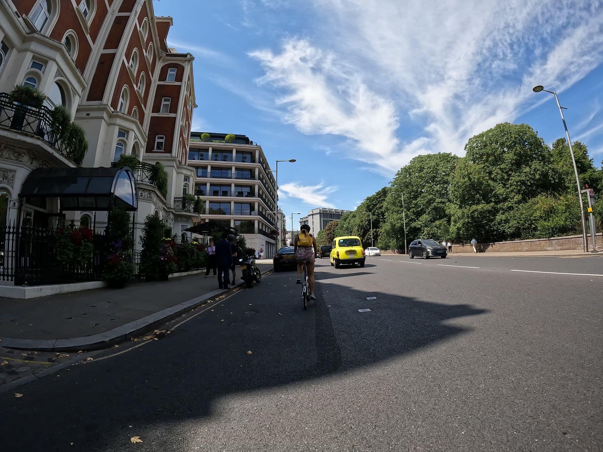 Street view near Fox & Henderson's, Bayswater — © erias (CC BY-SA · Mapillary)
