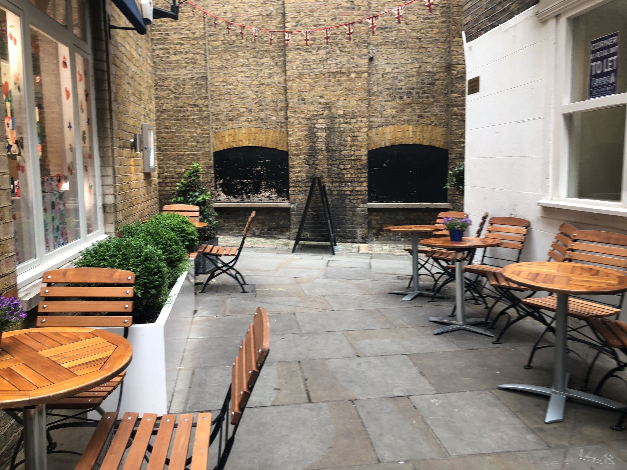 Street view near Heart of Mayfair - Stunning Apartment, West End — © sandyerrestad (CC BY-SA · Mapillary)
