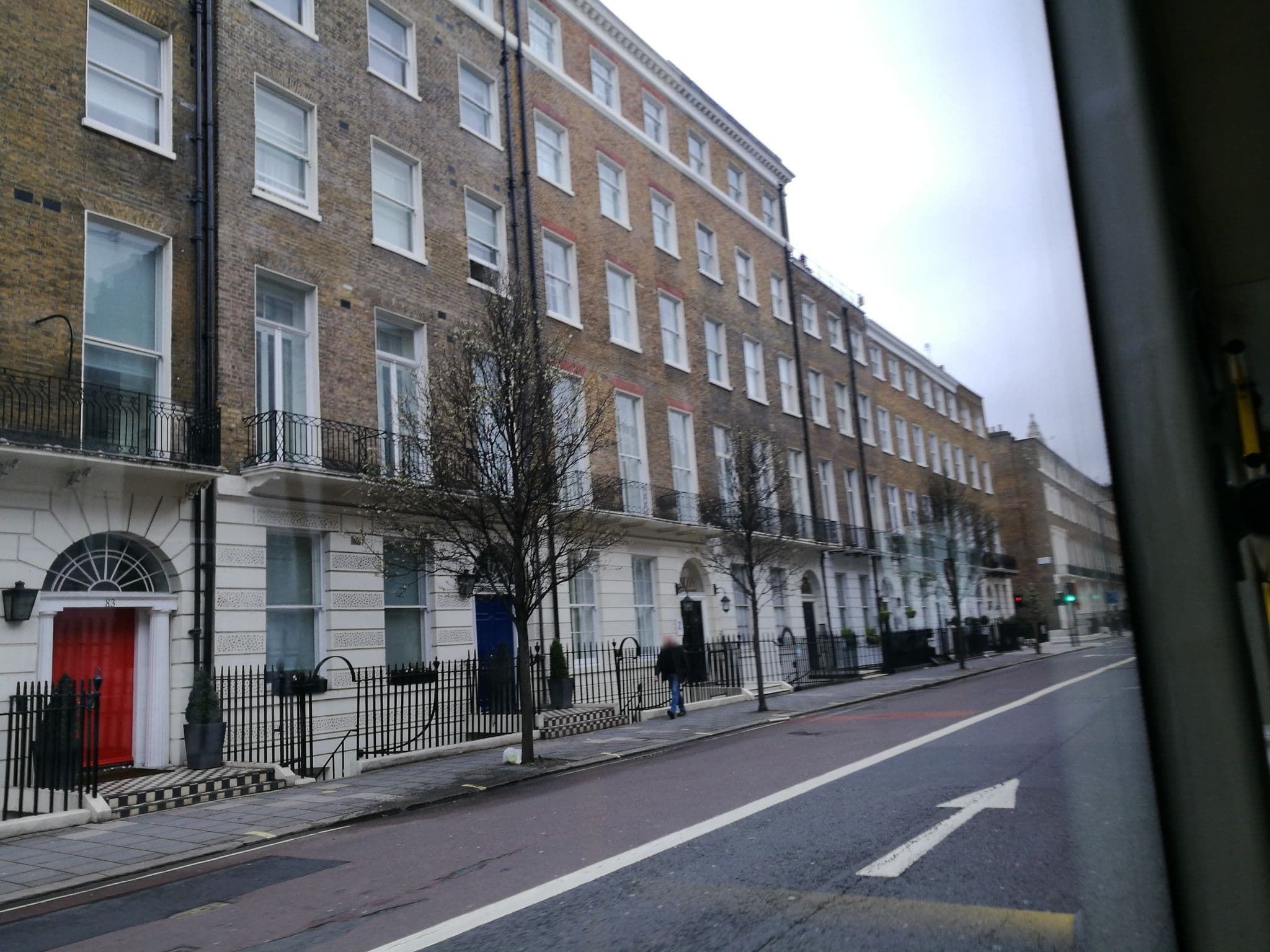 Street view near Georgian Hotel, West End of London — © rsandu (CC BY-SA · Mapillary)
