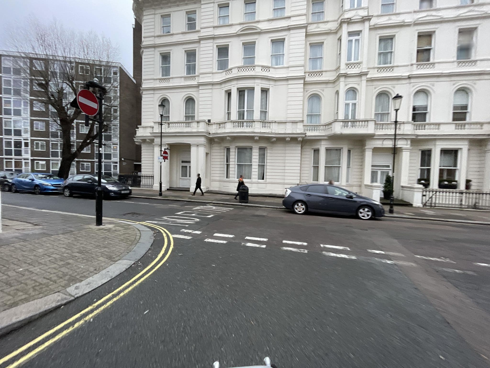 Street view near Corus Hotel Hyde Park, Bayswater — © asturksever (CC BY-SA · Mapillary)