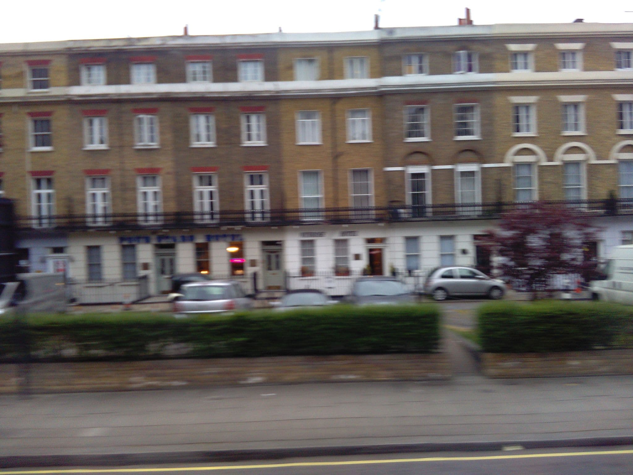 Street view near Winrose Hotel, Hyde Park — © ris (CC BY-SA · Mapillary)